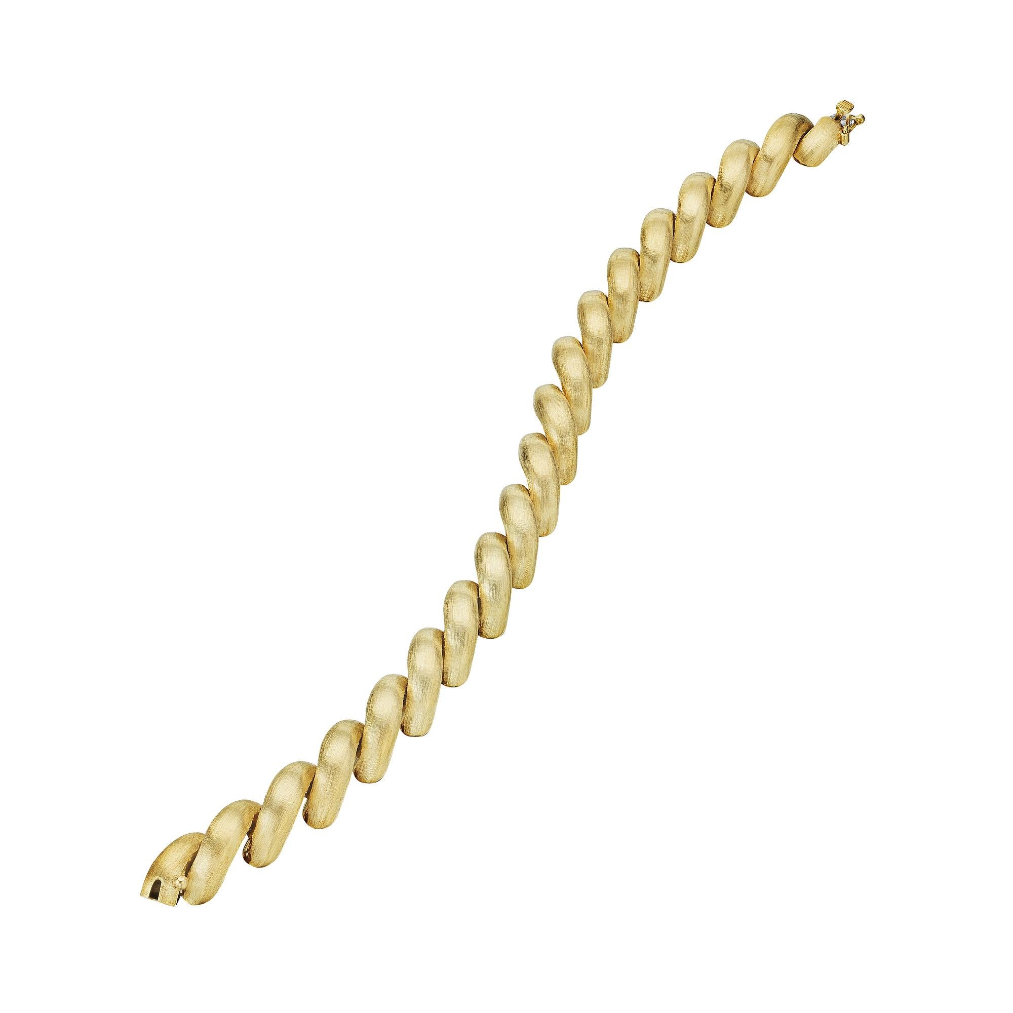 Looking and feeling like spun silk, this Buccellati modernist San Marco link 18 karat yellow gold bracelet is simply sublime.  With a delicately hand engraved surface, the half circle links resemble soft silk fabric cording making this bracelet both