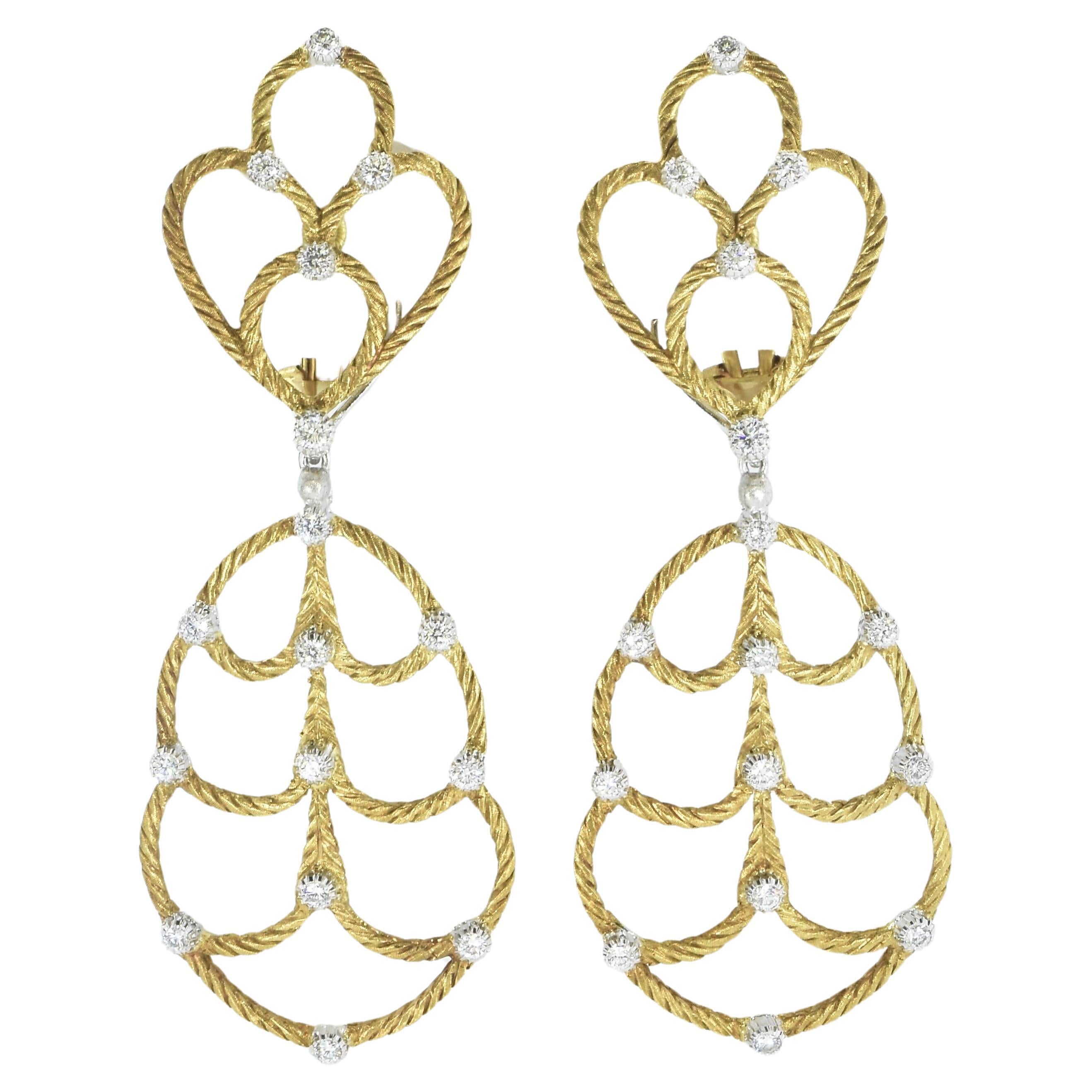 Buccellati Boucles d'oreilles vintage jour/nuit en 18 carats et diamants. Le modèle s'appelle Ondine.  Le style jour/nuit signifie que l'on peut enlever le bas et ne porter que le haut - pour la journée, puis mettre le bas pour le soir.

Ces boucles