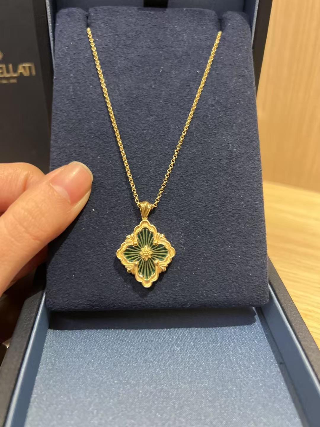 Opera Tulle Buccellati Opera Tulle 18k Yellow Gold Green Enamel Pendant For Sale at ...