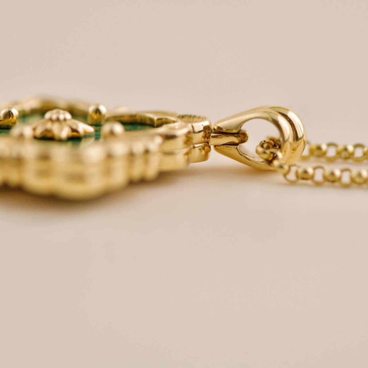 BUCCELLATI Collier pendentif opéra en or jaune 18 carats et malachite Unisexe en vente