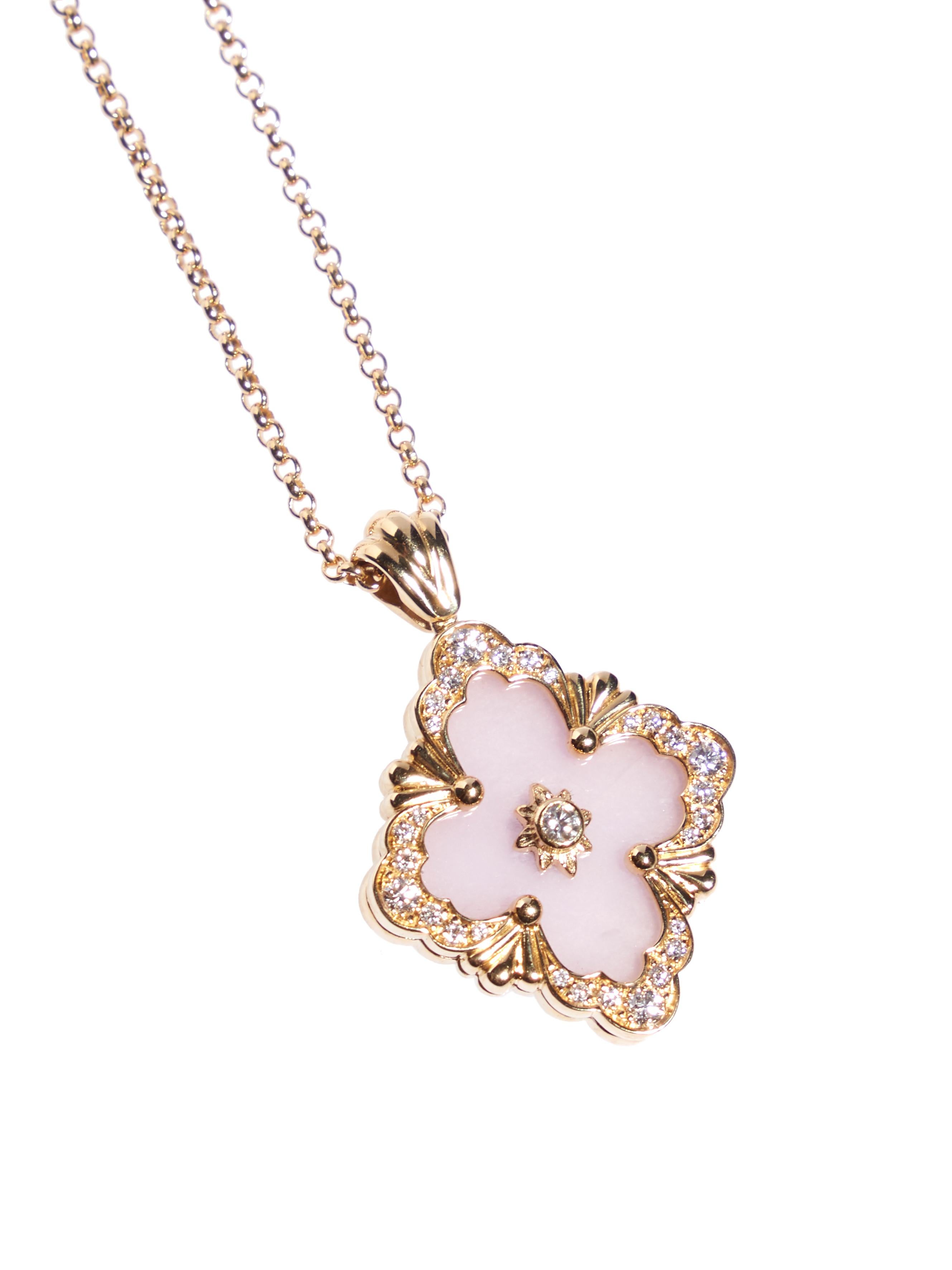Signed Opera Color pendant limited edition necklace by Buccellati made in 18 karat pink gold with lavender jade. White diamonds at center and border. Total carat weight is 0.30 ct

Inspired by luxurious vintage style, this beautiful Buccellati Opera