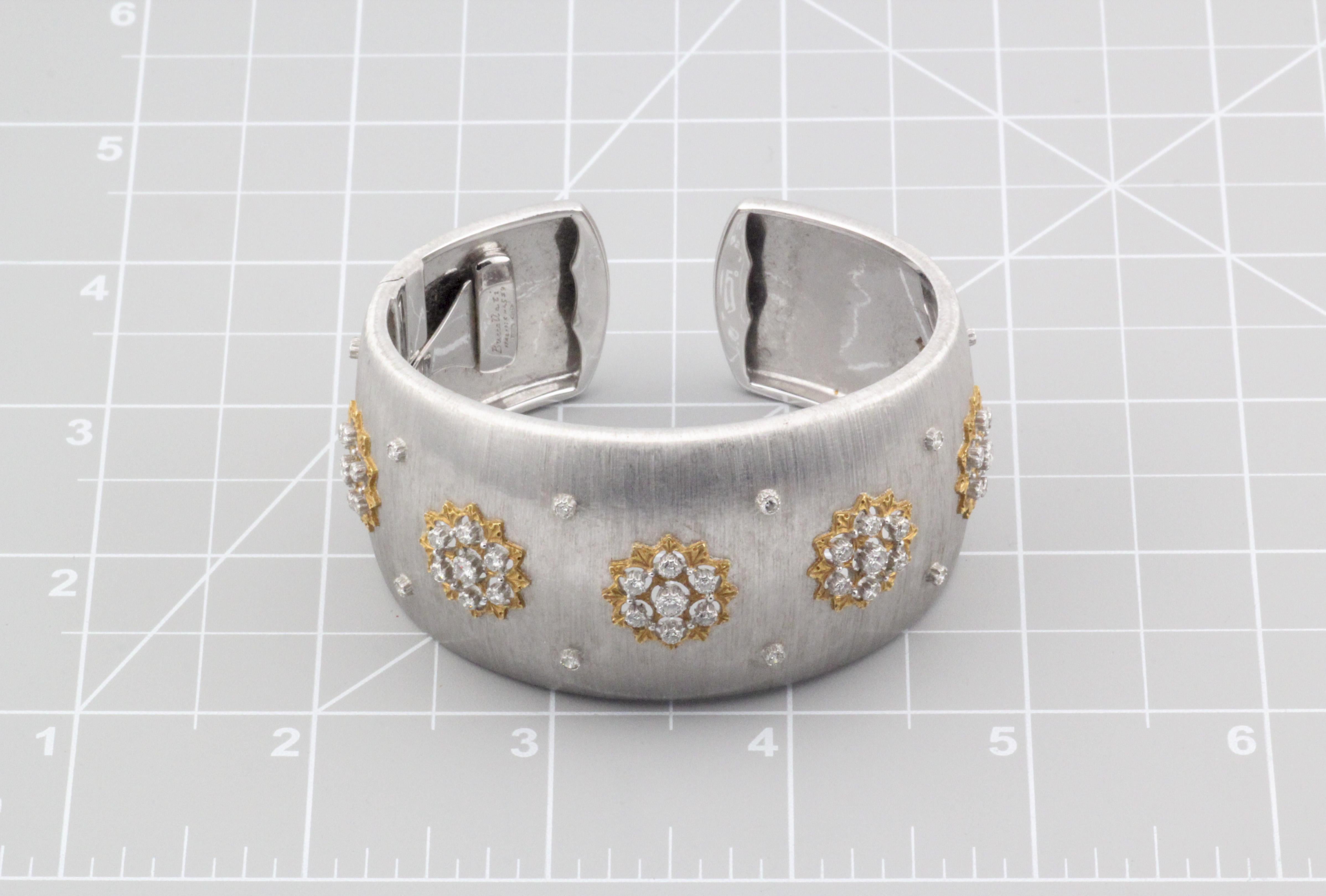 Buccellati Rigato breites Manschettenarmband aus 18 Karat Weiß- und Gelbgold mit Diamanten 6