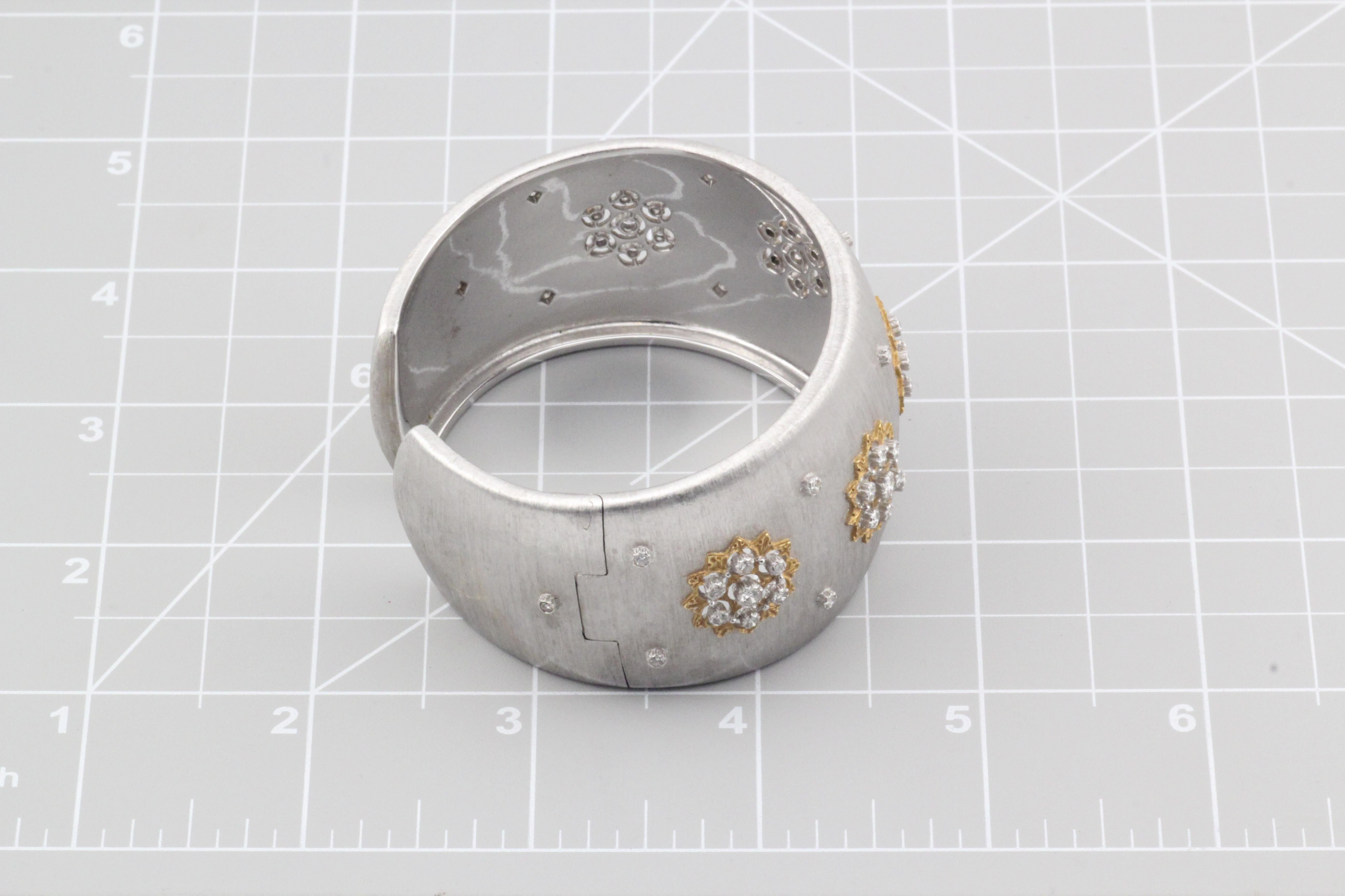 Buccellati Rigato breites Manschettenarmband aus 18 Karat Weiß- und Gelbgold mit Diamanten 7