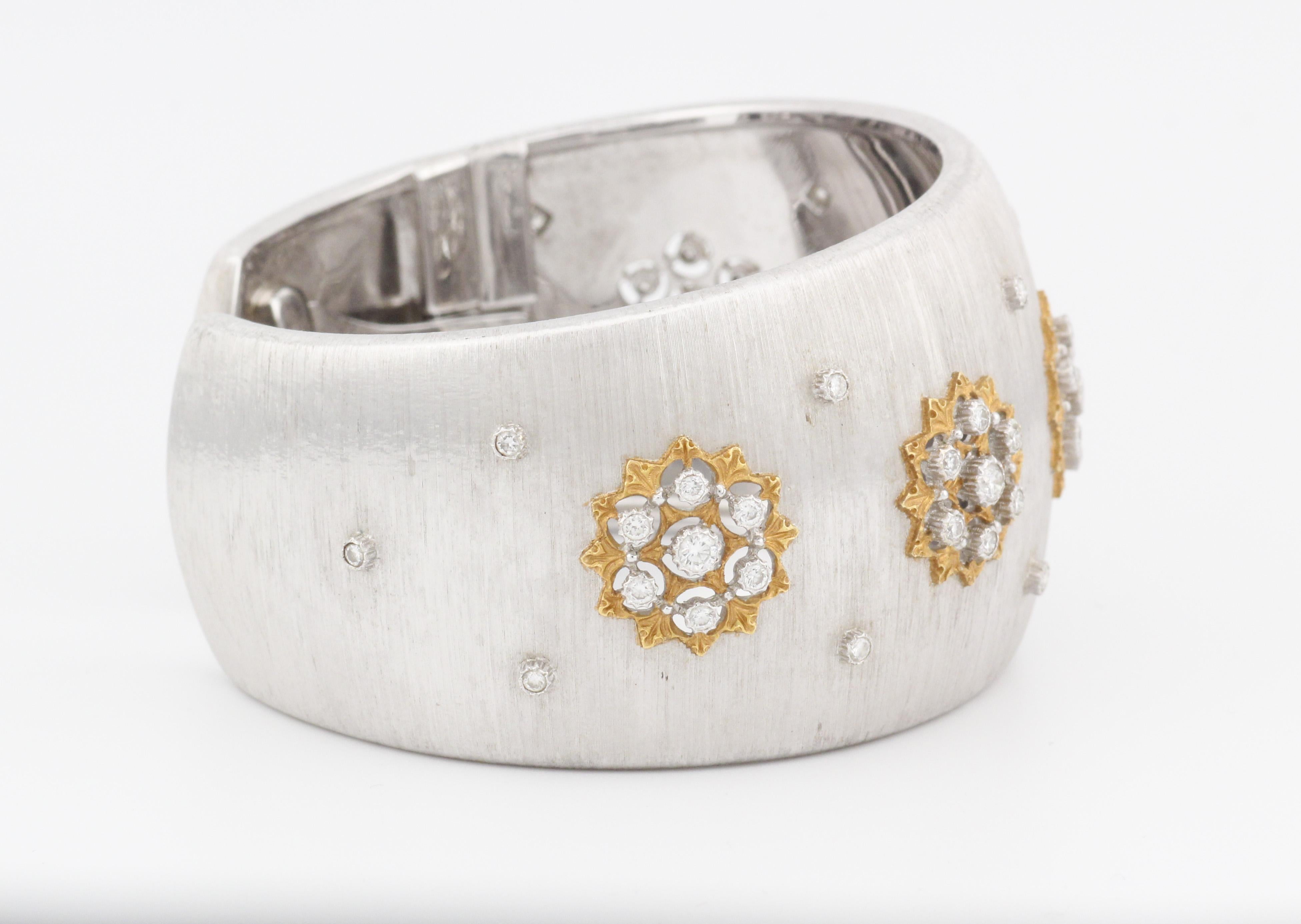 Buccellati Rigato breites Manschettenarmband aus 18 Karat Weiß- und Gelbgold mit Diamanten (Brillantschliff)