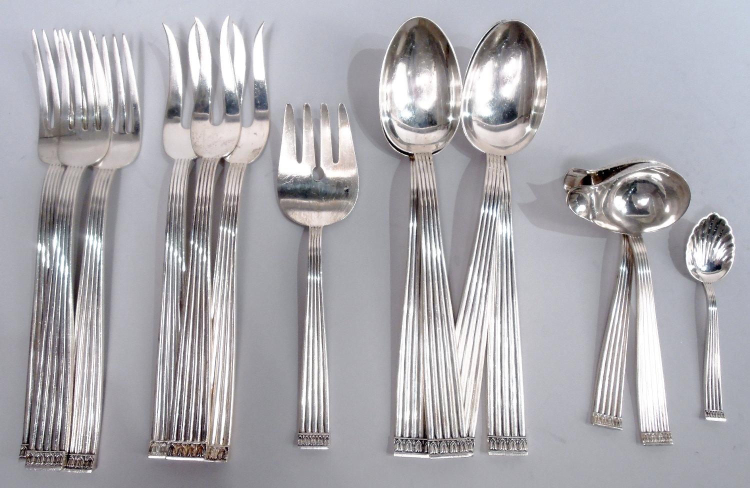 Neoclassical Revival Buccellati Rigato Dinner & Lunch Set for 24 with 321 Pieces For Sale