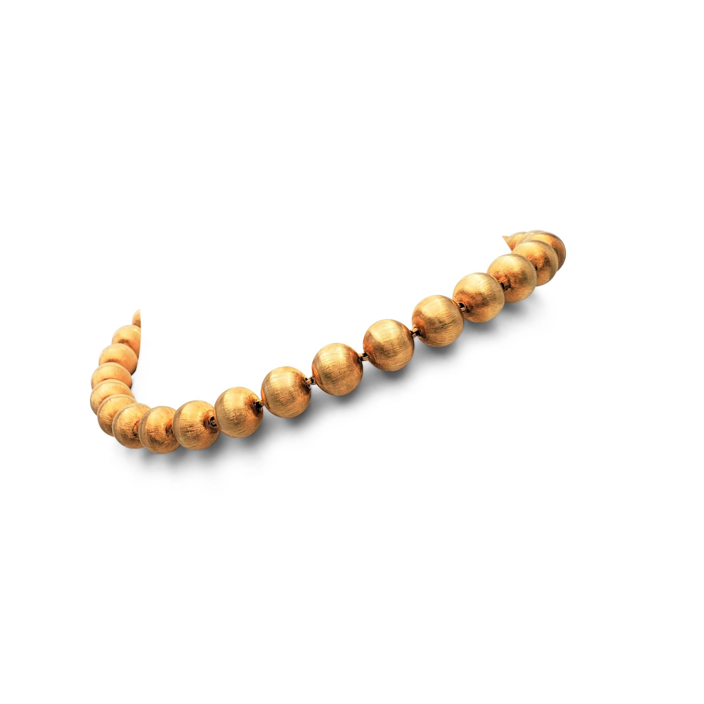 Authentic Buccellati 'Rigato' necklace composed of 18 karat yellow gold beads with a lustrous florentine finish. Signed M. Buccellati, Italy, 750. The necklace measures 16 inches in length. Not presented with the original box or papers. CIRCA