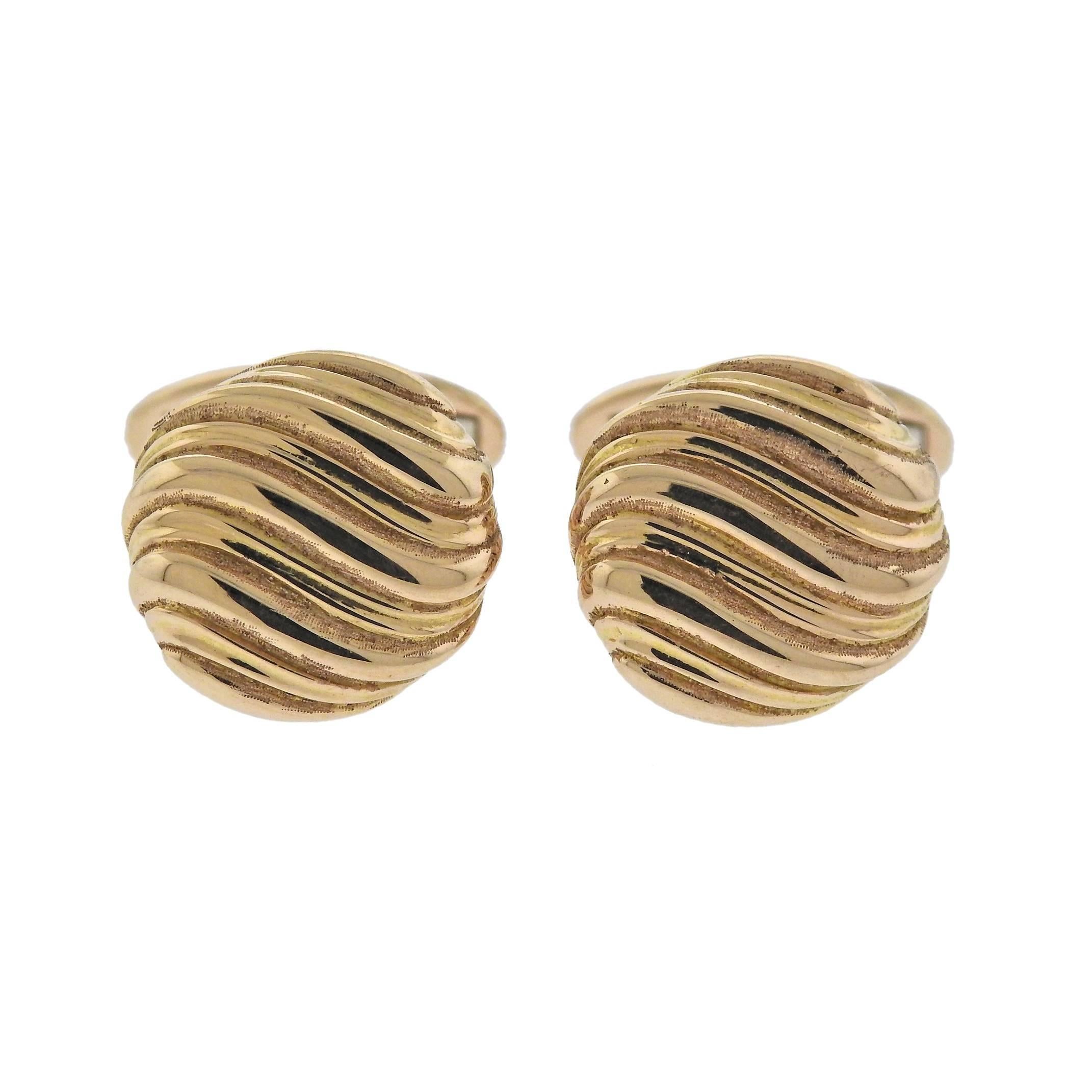 18k rose gold wave motif cufflinks, crafted by Buccellati. Retail $5500. Cufflink top - 15mm in diameter , weigh 12 grams. Marked: 750, Maker's hallmark.