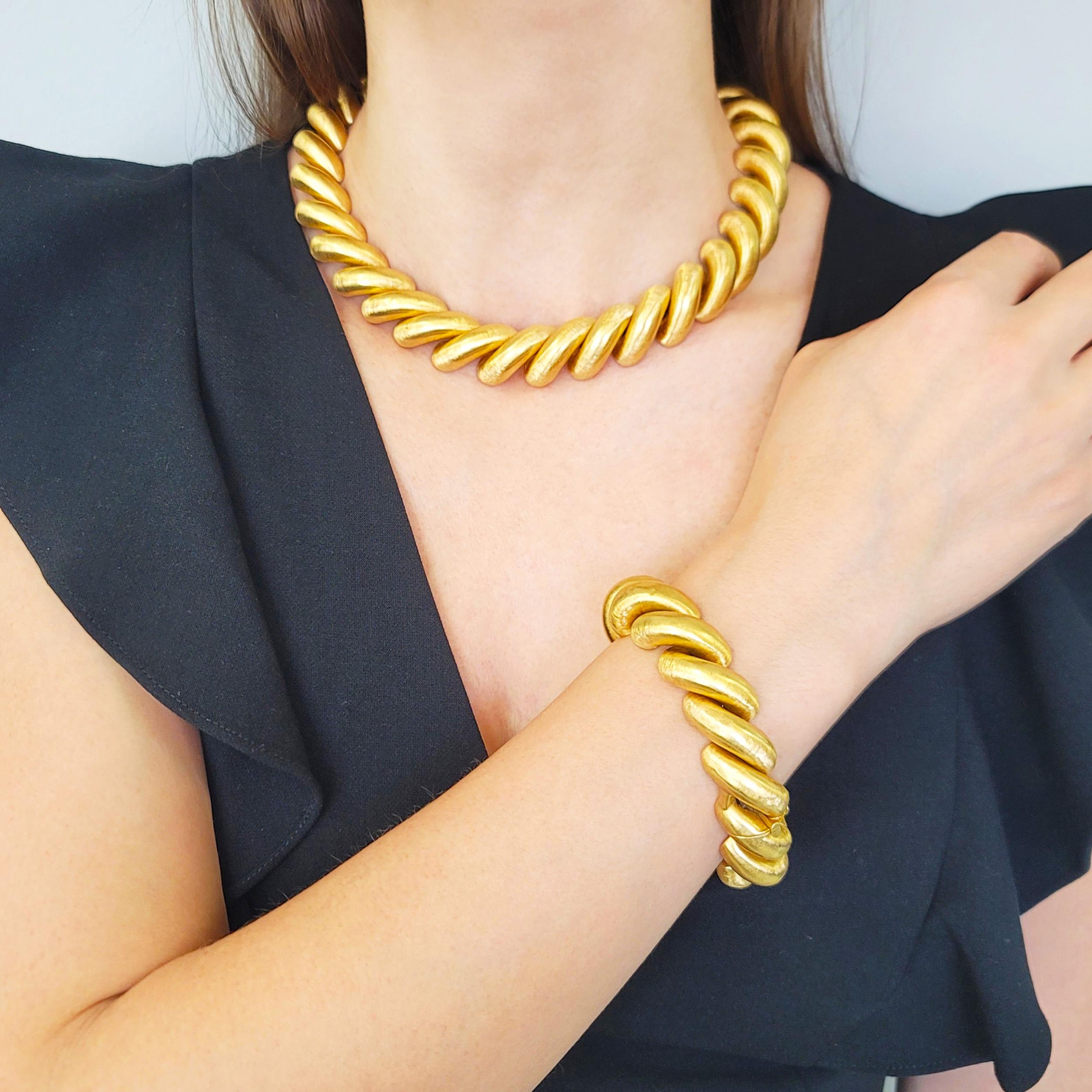 Buccellati 'San Marco' Collection Necklace and Bracelet This set has 18k yellow gold necklace and braceletin the 'San Marco' motif. The necklace is
signed Gianmaria Buccellati, Italy, 18k,D4801. The necklace weighs 185.9 grams and