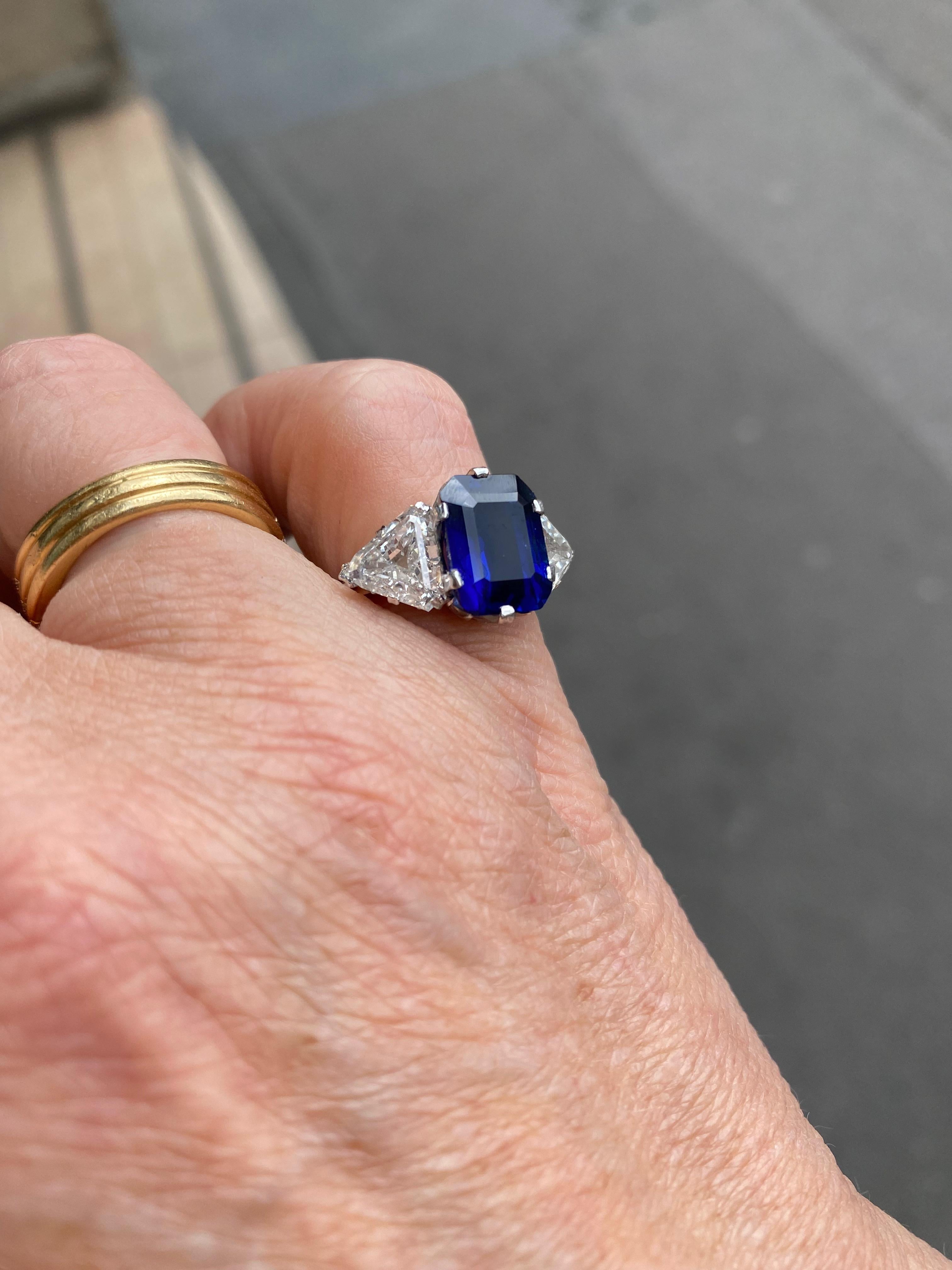 Buccellati Sapphire 5.57 Carats Burmese and Triangle Diamonds Ring For Sale 8