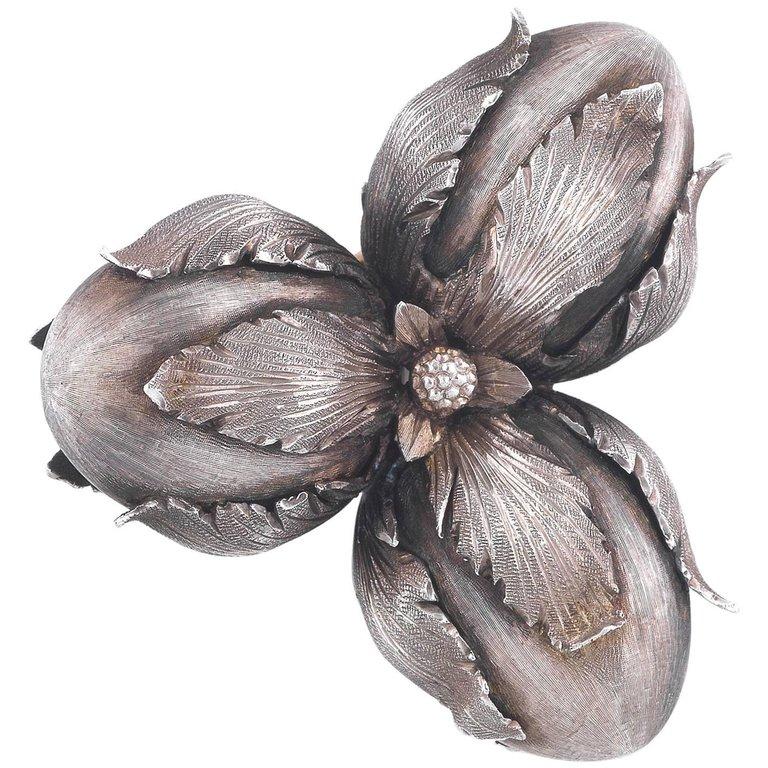 Buccellati satin finished Silver Acorns Brooch In Excellent Condition In Firenze, IT