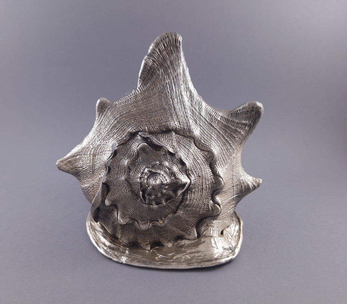 Shell mounted in sterling silver 

Buccellati hallmark 
Length: 19 cm 
Width: 17 cm 
Height: 17 cm