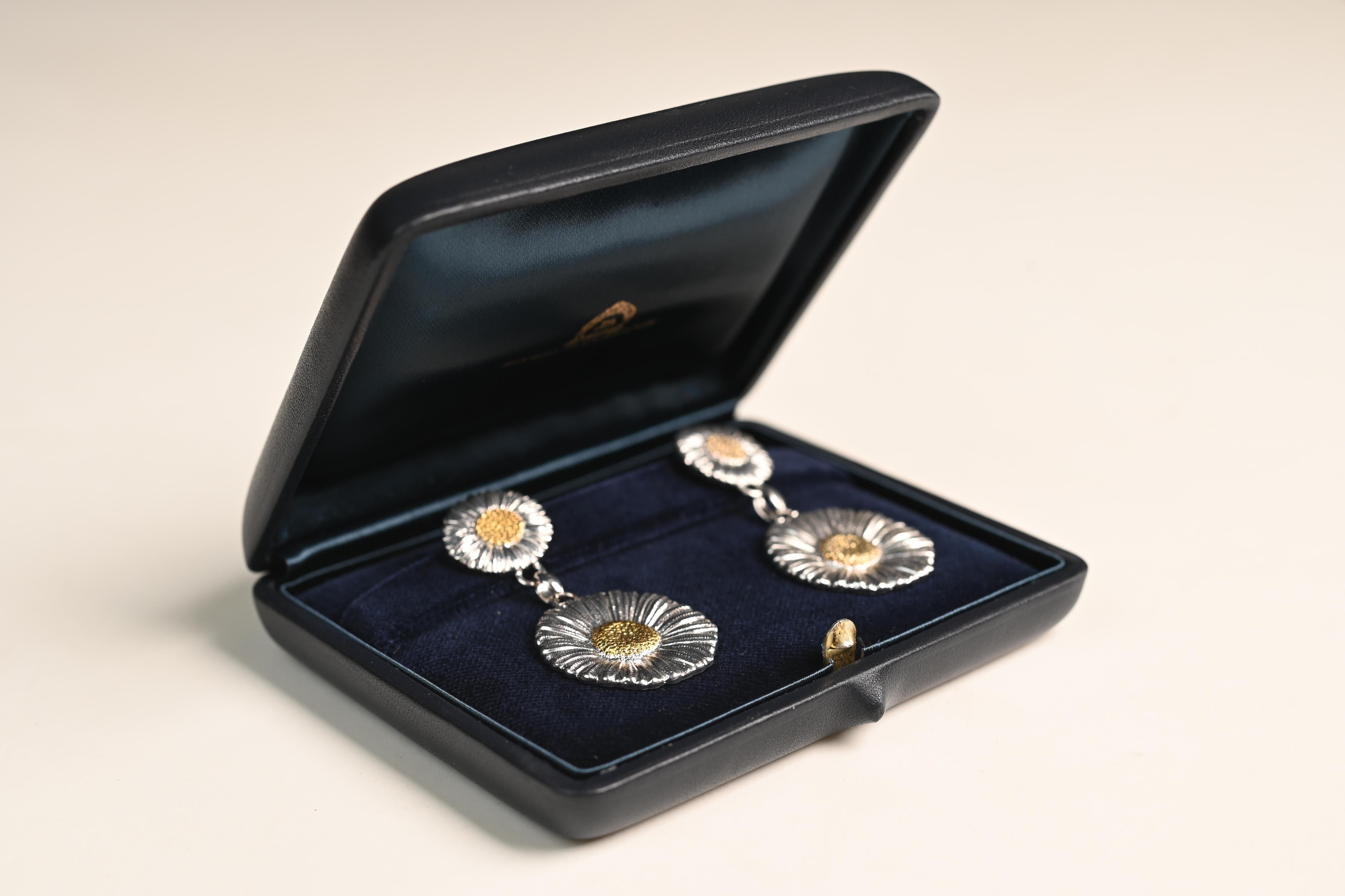 A striking example of Italian craftsmanship, these exquisite Buccellati earrings showcase the house’s signature floral design with an effortless blend of boldness and elegance. Each earring features a distinctive two-piece blossom motif,