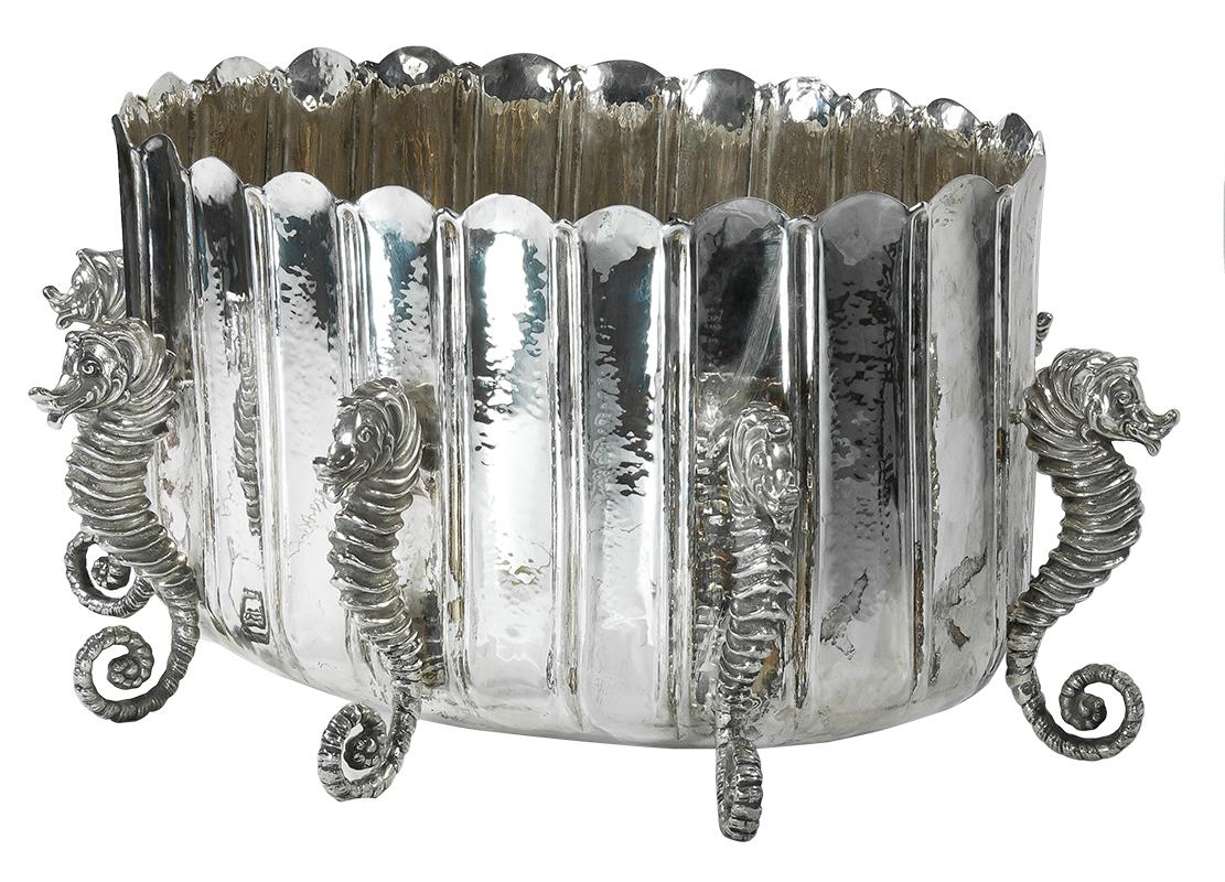 Buccellati silver seahorse ice bucket small in sterling silver.

Buccellati silver seahorse ice bucket often used to chill multiple bottles of wine, champagne, rose, and more. The smallest of two Buccellati buckets in our collection, this