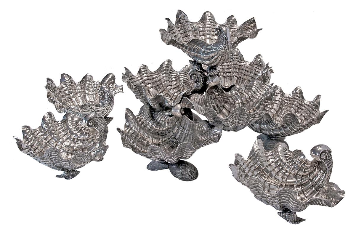 Buccellati silver seashell centerpiece suite in sterling silver.

Buccellati suite includes centerpiece as well as four separate bowls.

Main centerpiece measures approx. 21 1/2? in length, 21? in width, 12? in height, tapering into a base