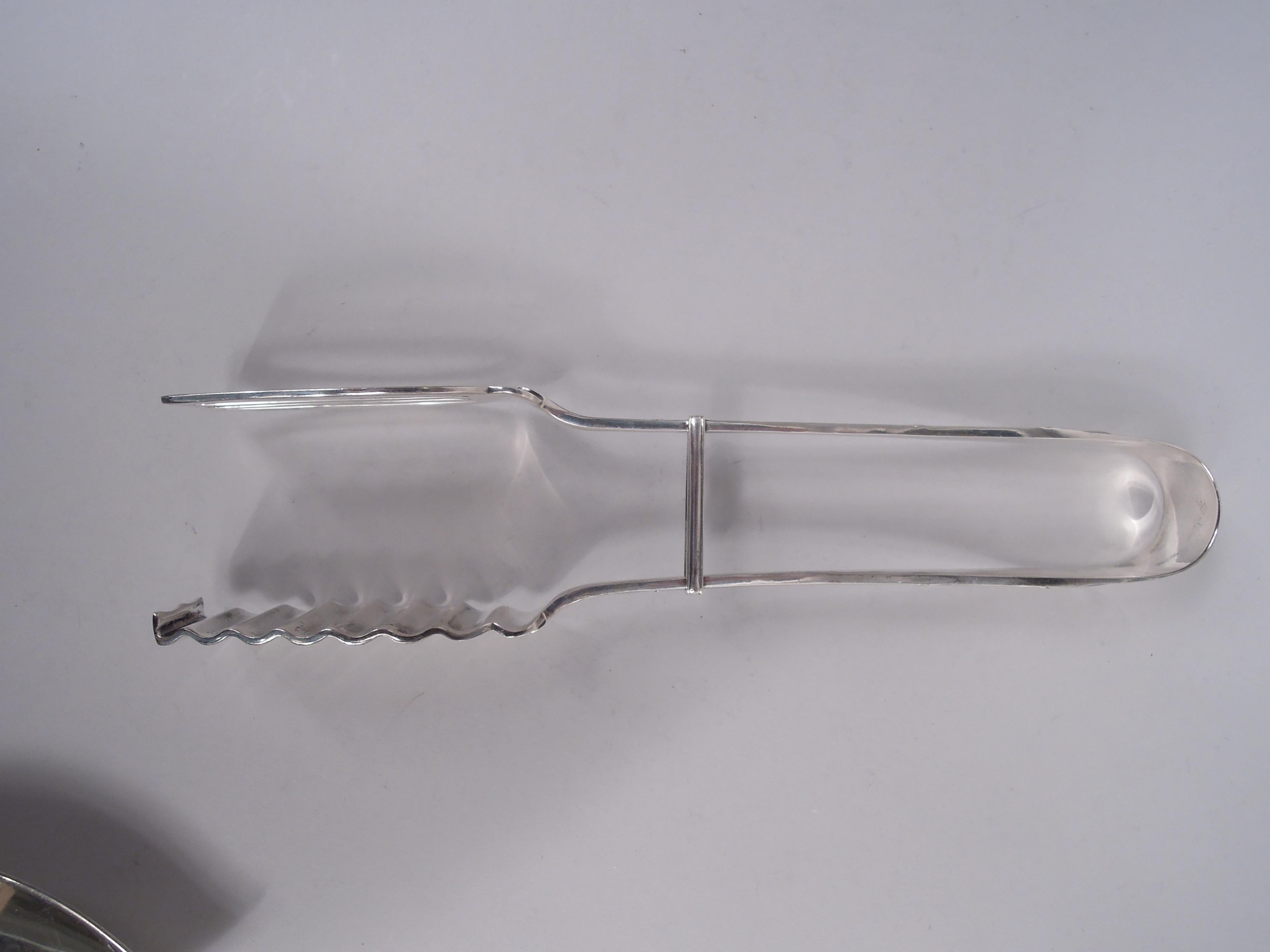 Parma sterling silver aspargus tongs. U-form; one blade fluted and one open. Rectangular frame. Stems and terminals reeded. Marked “Buccellati Sterling Italy”. Weight: 6.7 troy ounces. 
