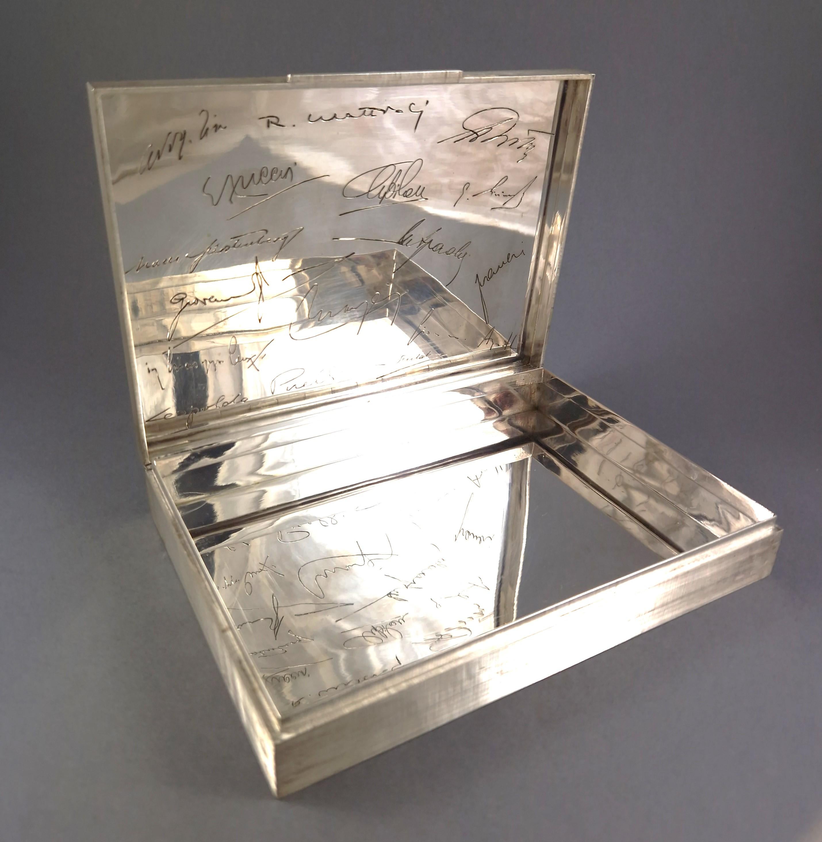 Buccellati Sterling Silver engraved box For Sale 3