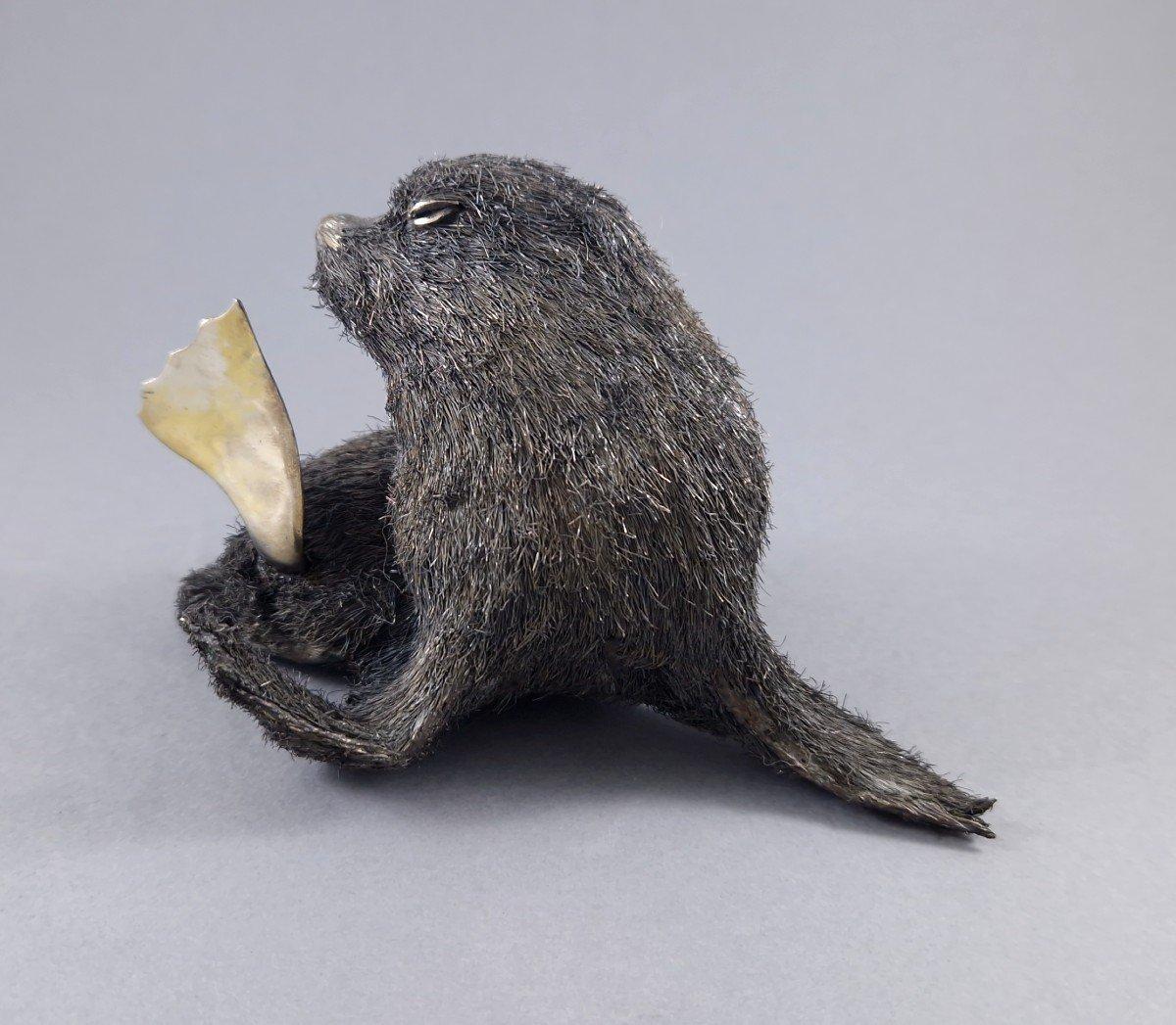 Sterling silver sea lion by Gianmaria Buccellati 
Italian work circa 1970 
Silver hallmark 925 
Signed
Height: 9 cm
Length: 14.5 cm 
Width: 9.5 cm 
Weight: 167 grams