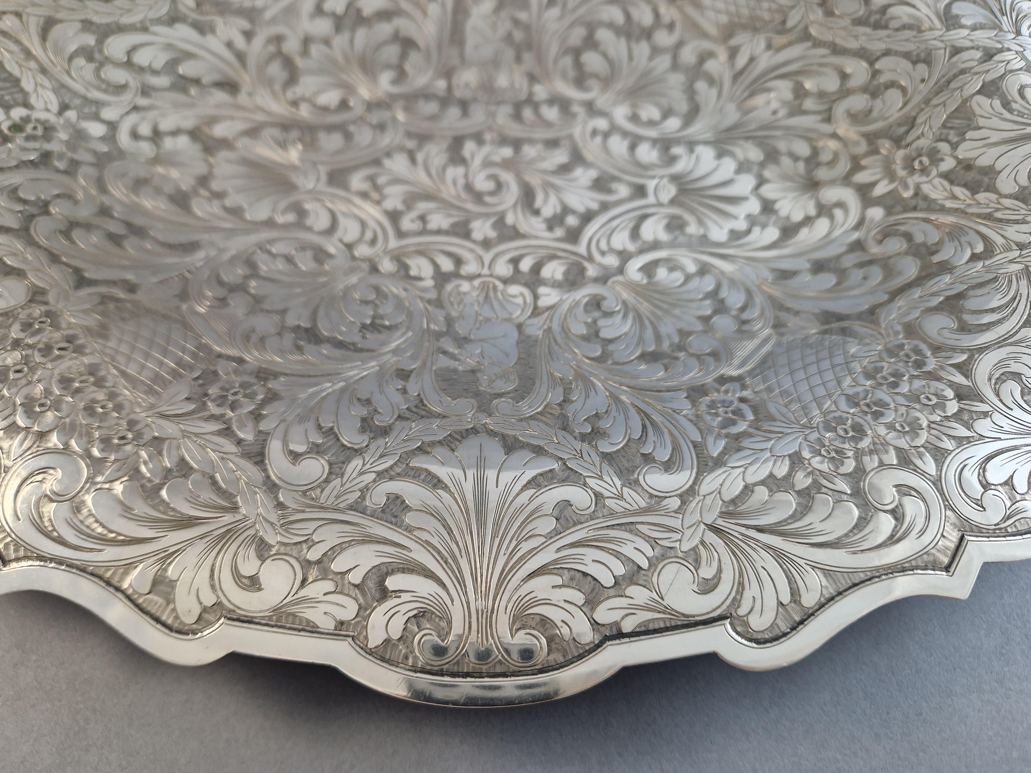 Sterling Silver tray with 4 feets by Mario Buccellati

Finely engraved of foliages and flowers

Silversmith hallmark: Mario Buccellati
Silver hallmark: 800
