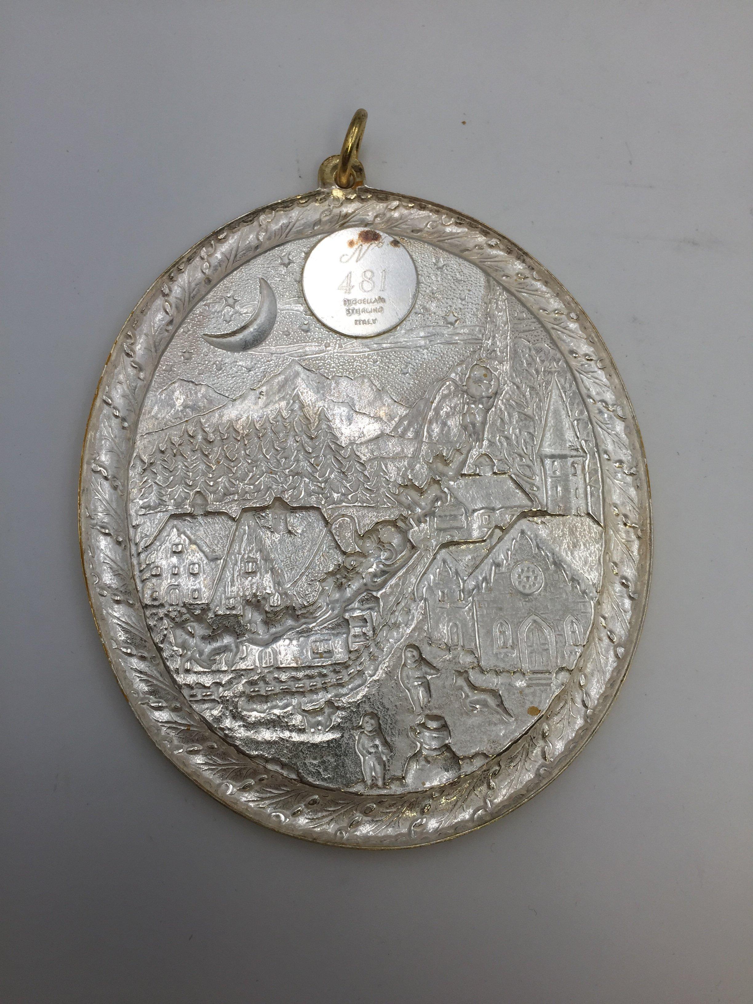 Ornamento navideño Buccellati de plata de ley Escena de pueblo Trineo 2001 Italiano en venta