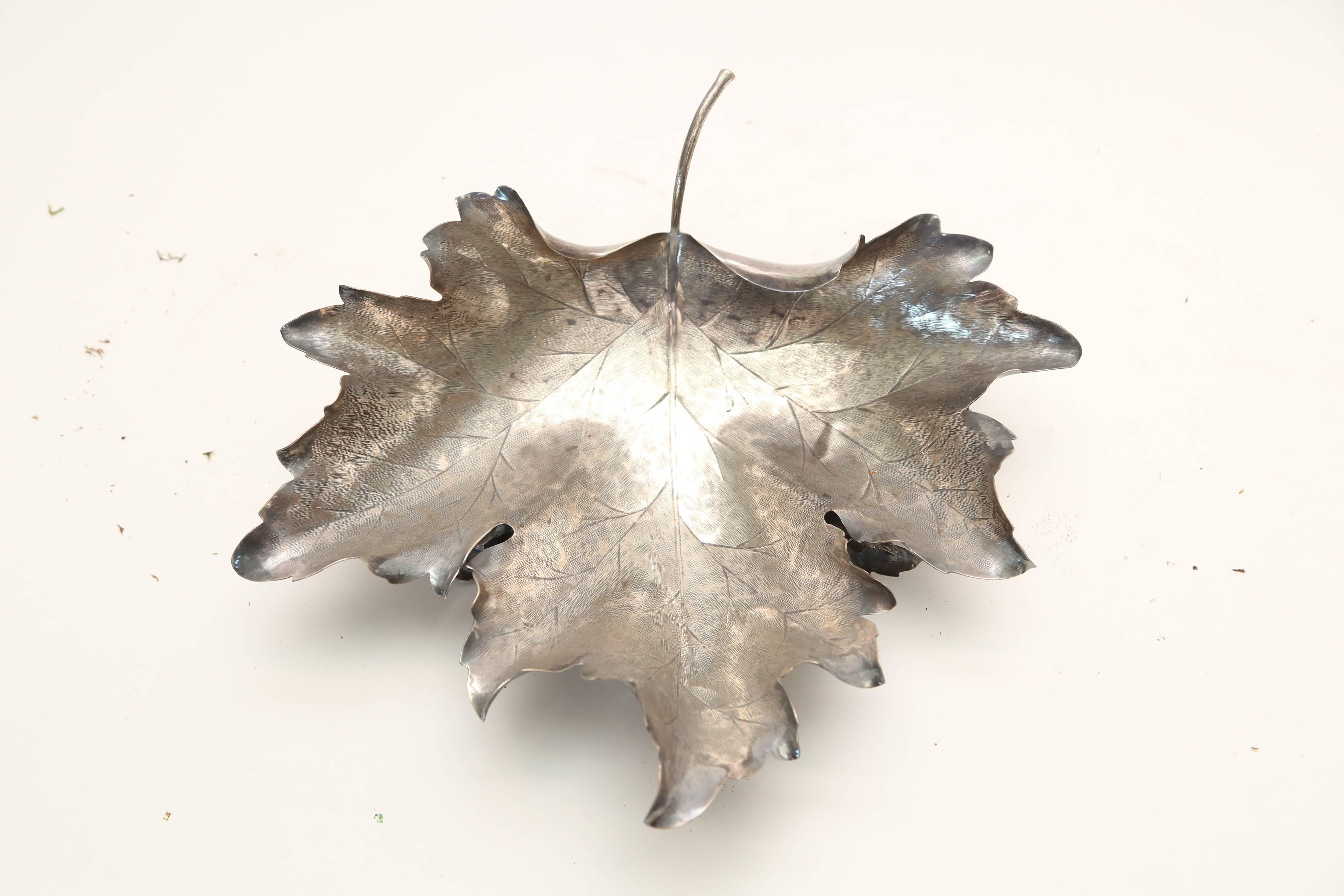Buccellati Sterling Silver Vine Leaf Bowl In Excellent Condition For Sale In New York, NY