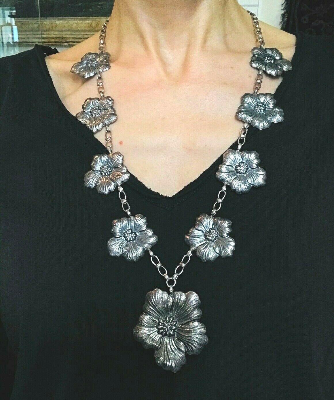 Gorgeous vintage flower necklace from Buccellati. Features hammered sterling silver flowers and oval link chain. Excellent Italian workmanship and an exquisite look. Stamped with the Buccellati maker's mark, a hallmark for sterling silver and a