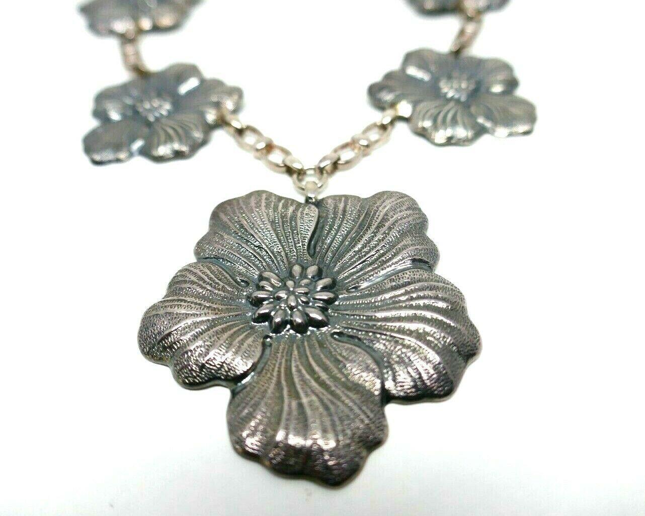 Buccellati Sterling Silver Vintage Flower Necklace In Excellent Condition In Beverly Hills, CA