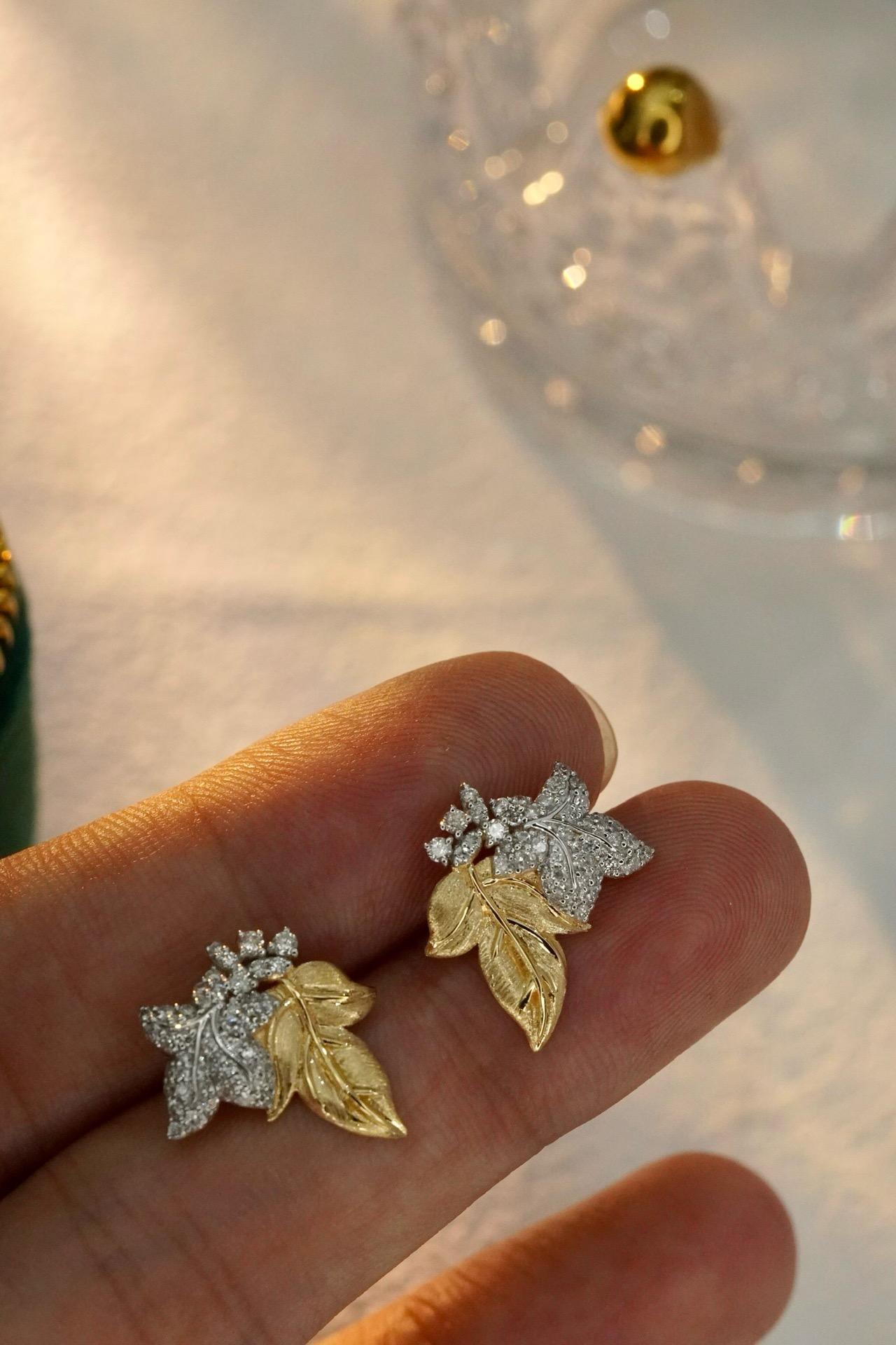 Buccellati - Style 18K Gold Zweifarbige Diamantblatt-Ohrringe (Rundschliff) im Angebot