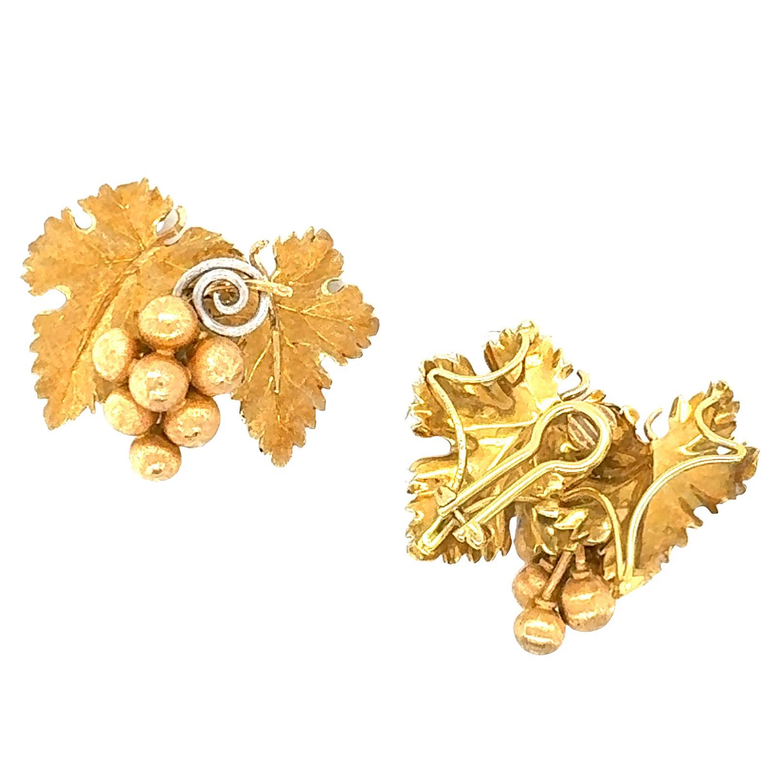 Buccellati Two Tone 18 Karat Gold Grape Leaf Vintage Earclip Earrings In Excellent Condition For Sale In Boca Raton, FL