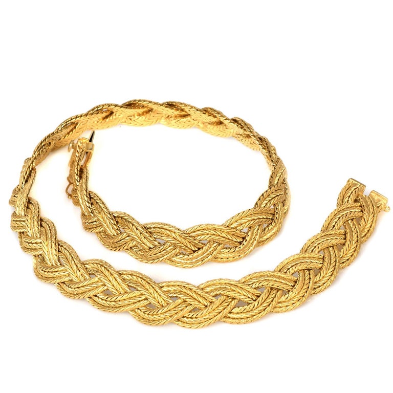 The exceptional Quality of Buccellati is witnessed in this exquisite piece.

Crafted in solid 18K yellow gold, with a rope with highly detailed braided accents.

An exceptional 15.75