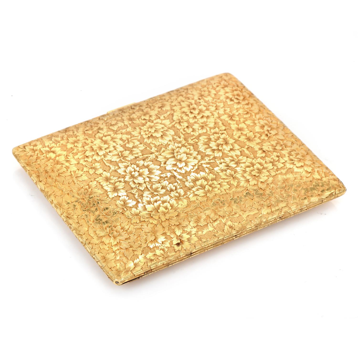 Women's or Men's Buccellati Vintage 18k Yellow Gold Floral Textured Compact Gold Wallet Box