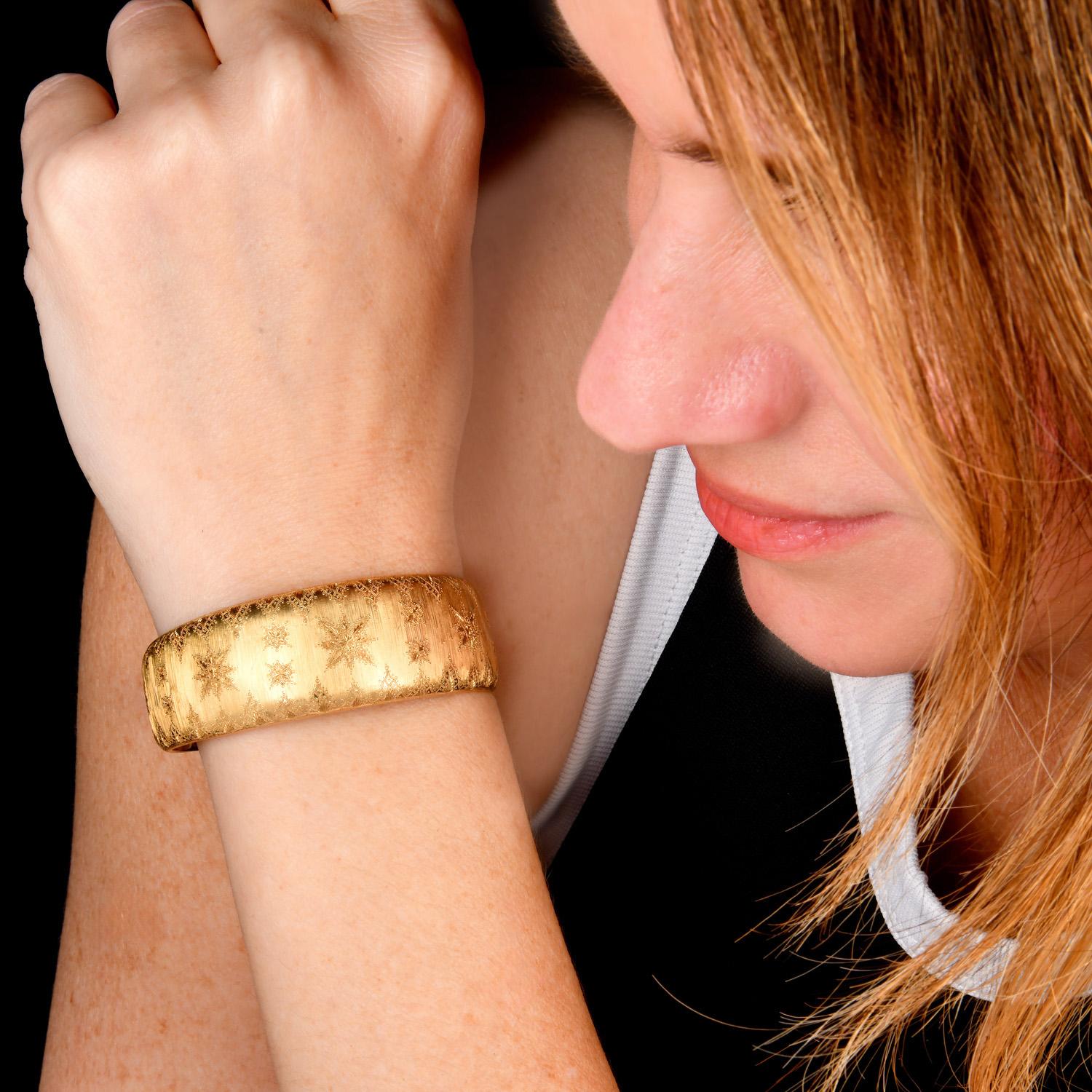 This exquisite vintage Buccellati cuff bracelet is a stunning showcase of the brand’s renowned artistry and dedication to Old World techniques. Crafted in rich 18K yellow gold, the piece features Buccellati’s signature Rigato engraving—delicate,
