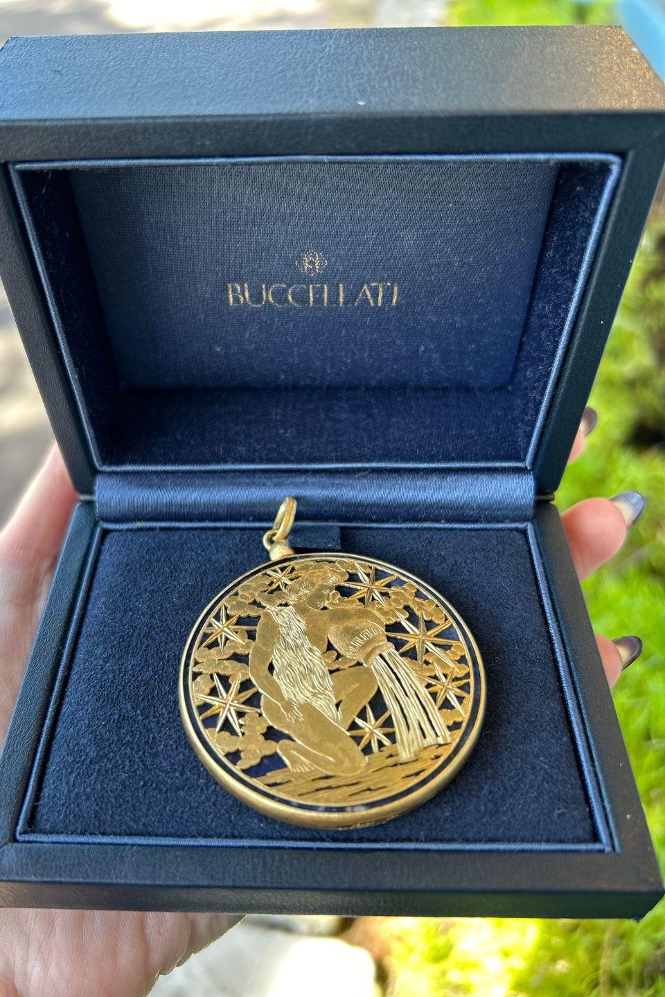 Condition: Excellent (Like new)  Only worn a couple times (Comes with original box)

Features:
Buccellati Vintage 18K Yellow Gold Zodiac Aquarius Coin Pendant (One of a Kind)
Chain not included
18K Yellow Gold
Made in Italy