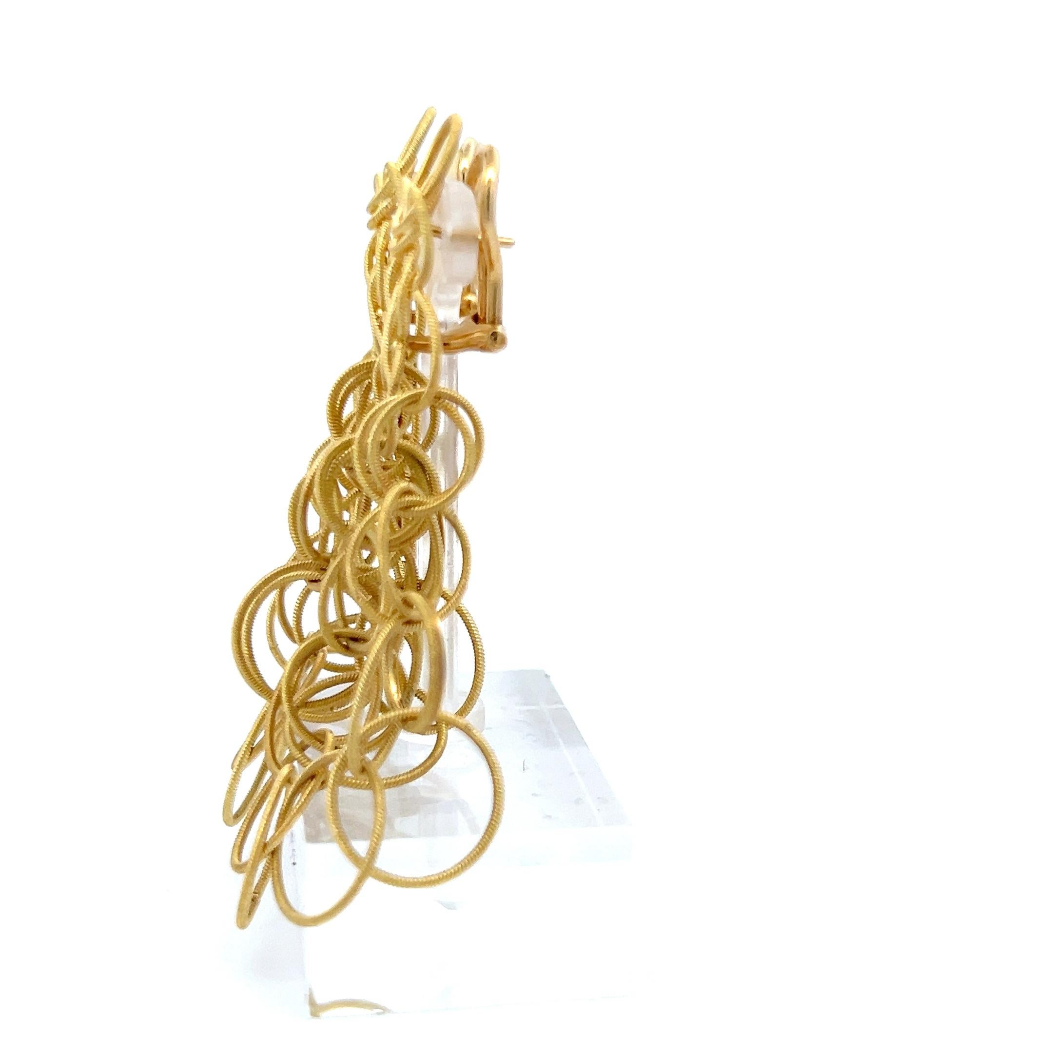 Buccellati Vintage 20,70 Gramm 2 Zoll 18 Karat Gelbgold baumelnden Ohrringe Damen im Angebot