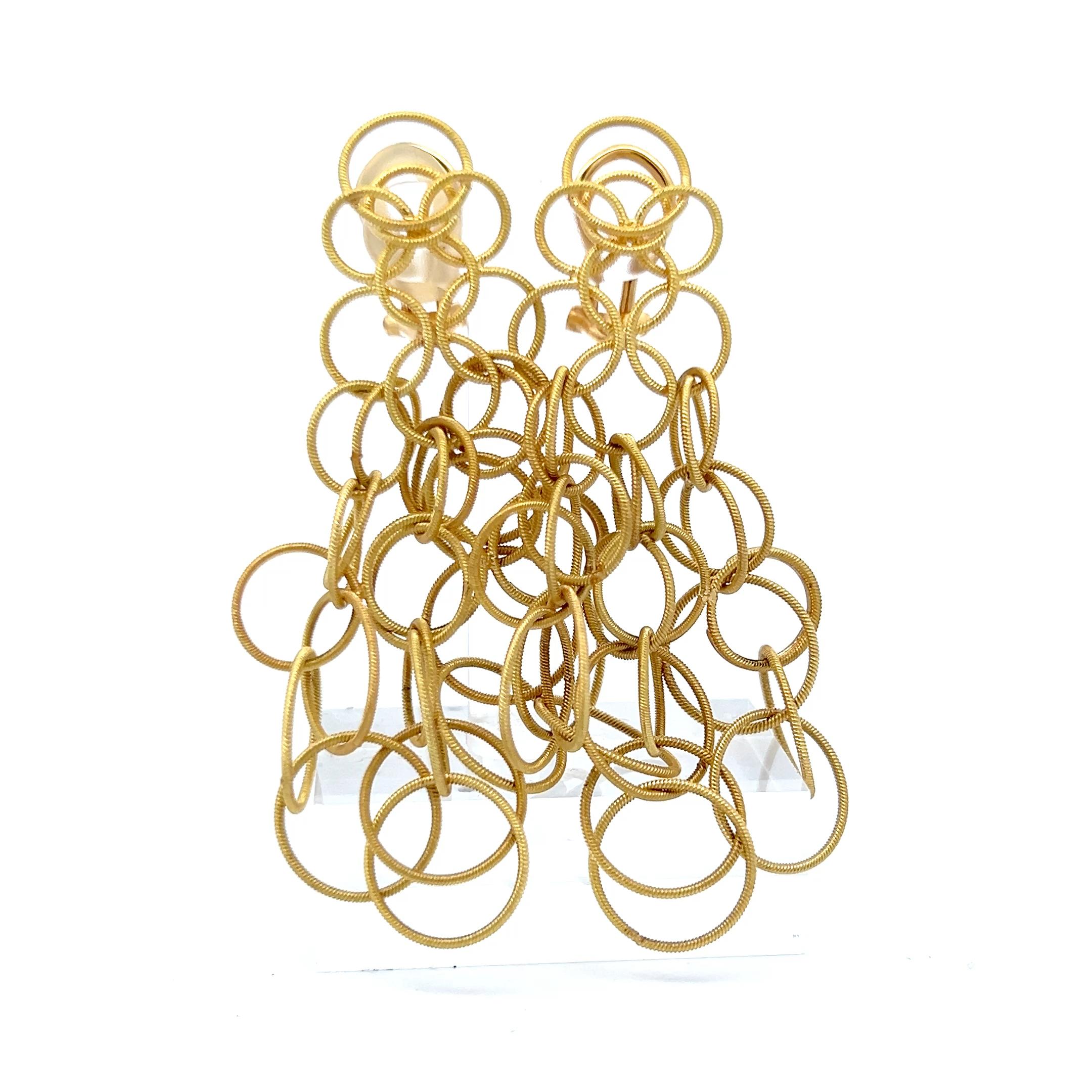 Buccellati Vintage 20,70 Gramm 2 Zoll 18 Karat Gelbgold baumelnden Ohrringe im Angebot 1