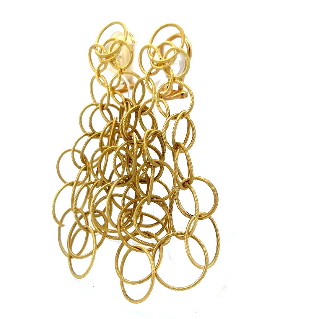 Buccellati Vintage 20,70 Gramm 2 Zoll 18 Karat Gelbgold baumelnden Ohrringe im Angebot 2
