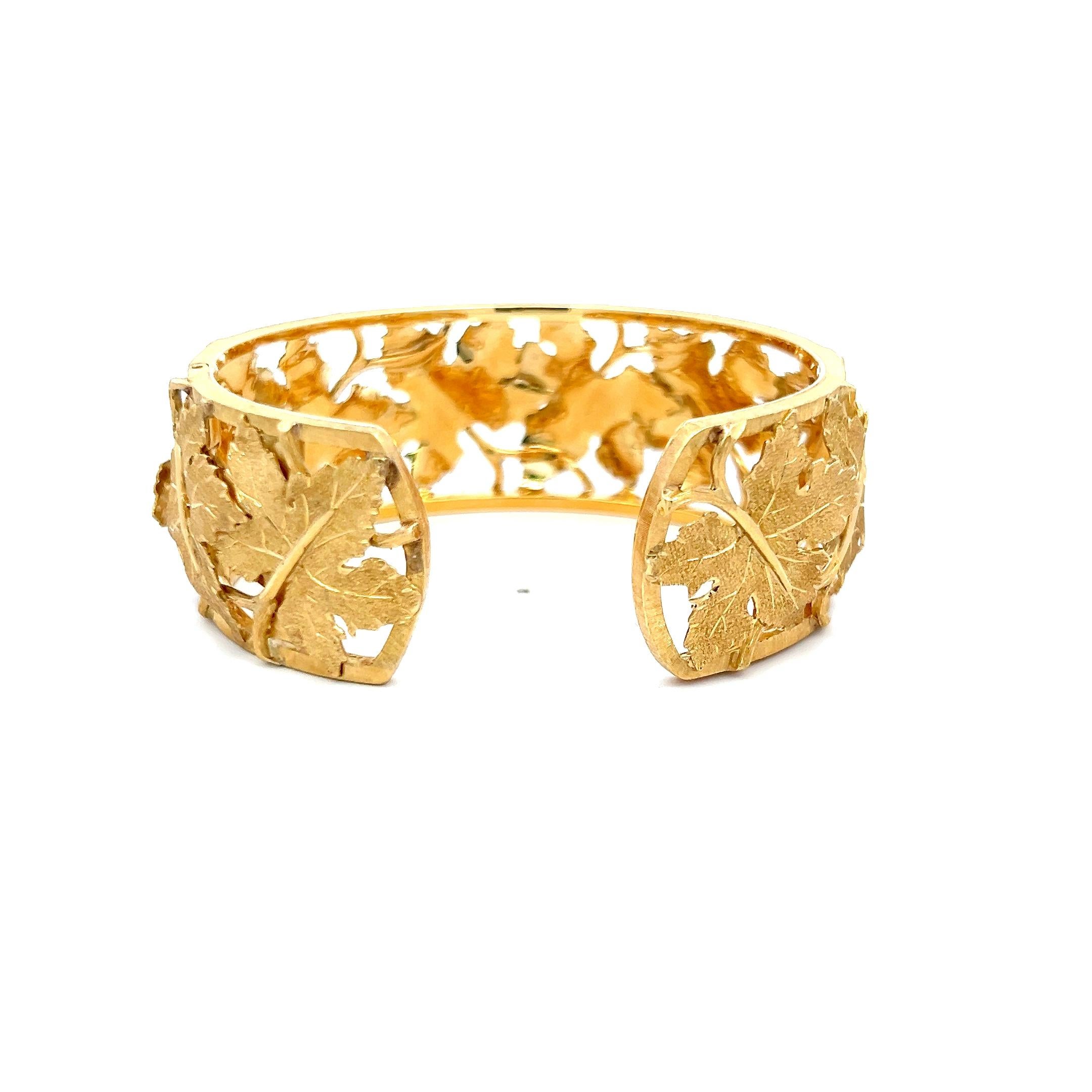 Buccellati Vintage 56.70 Grams 18 Karat Yellow Gold Cuff Bracelet In Good Condition In New York, NY