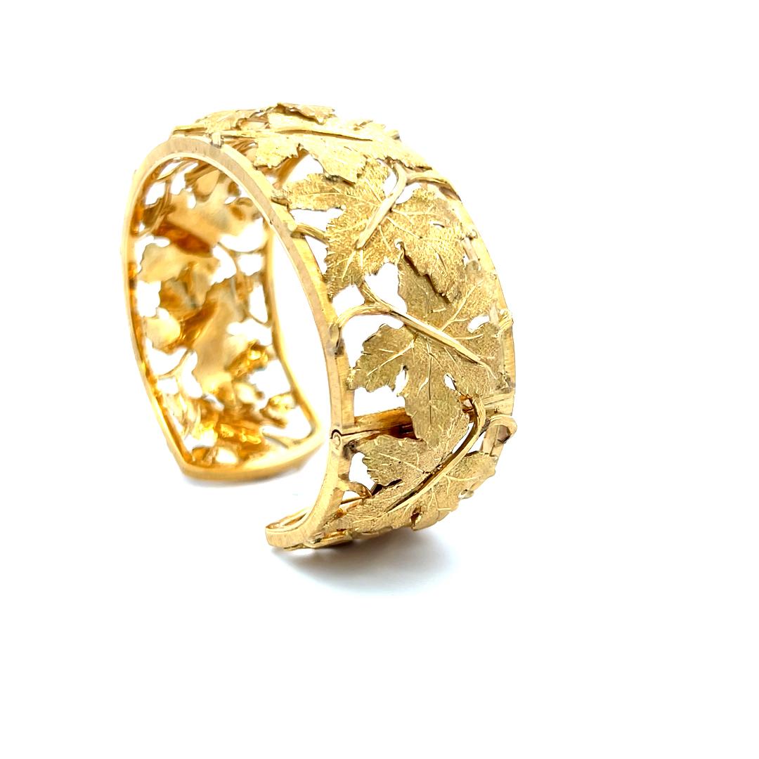 Buccellati Vintage 56.70 Grams 18 Karat Yellow Gold Cuff Bracelet 5