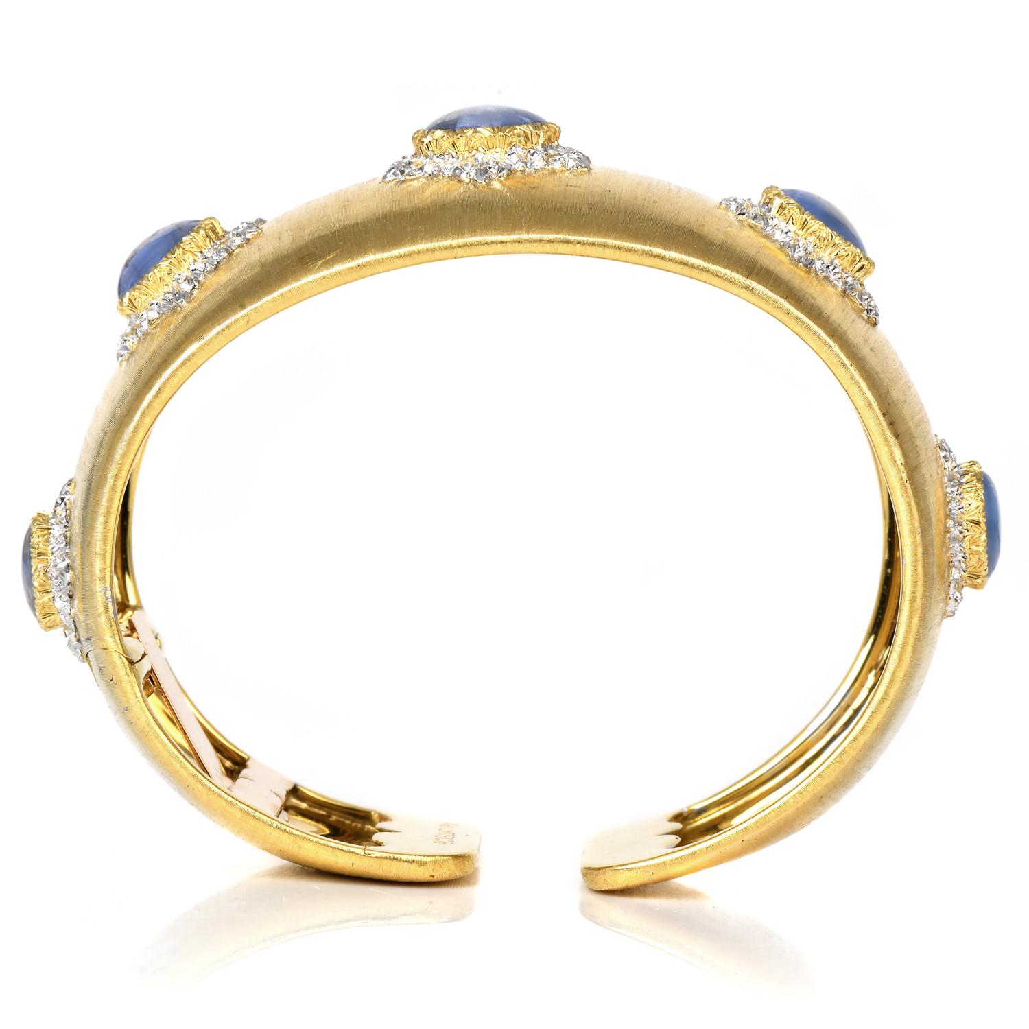 Buccellati Bracelet manchette vintage en or 18 carats avec cabochon de saphir bleu Excellent état - En vente à Miami, FL