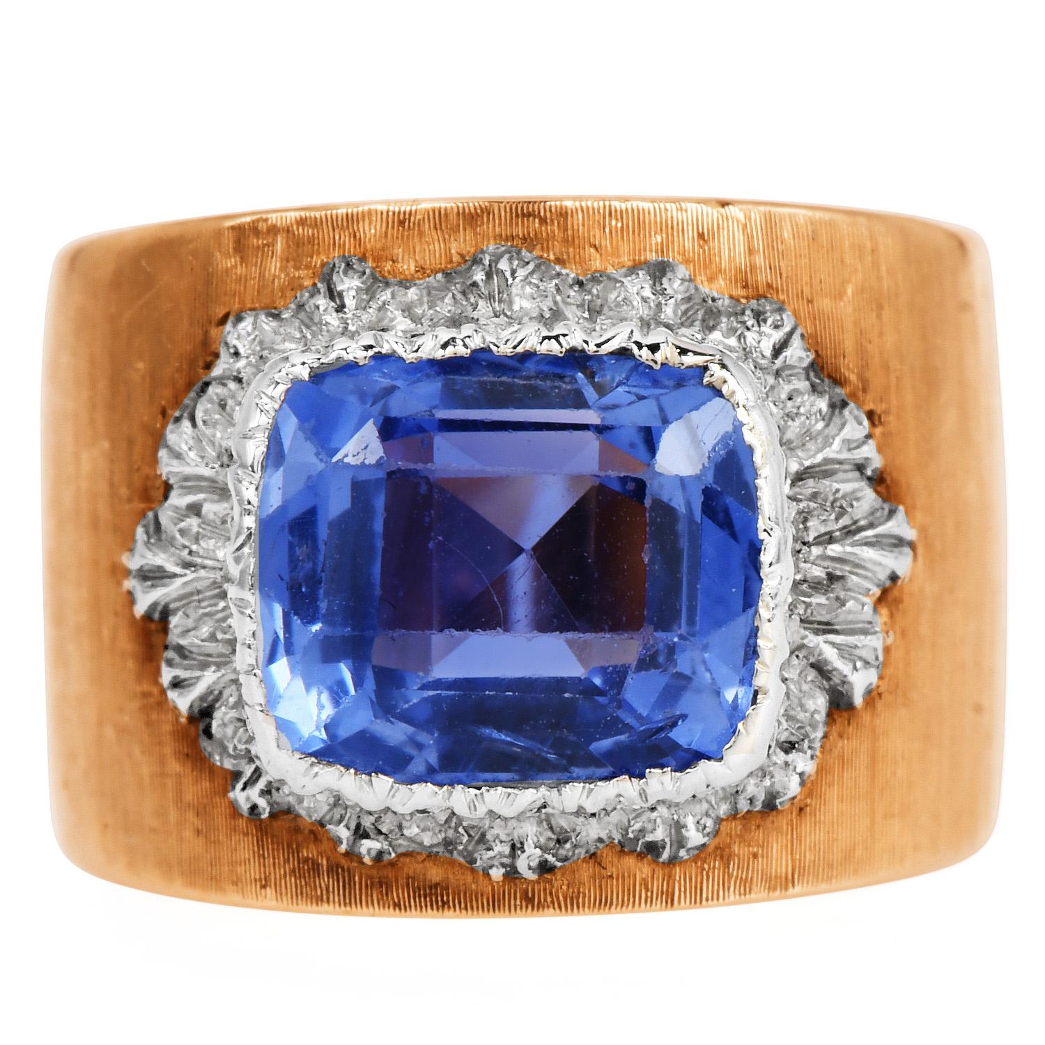 Der exquisite Vintage Buccellati Wide Statement Ring zeigt die ikonischen Buccellati Gravurtechniken.

Das Herzstück dieses wunderschönen Rings ist ein Ceylon-Saphir im Kissenschliff, der vom angesehenen C. Dunaigre Gem Lab zertifiziert wurde.