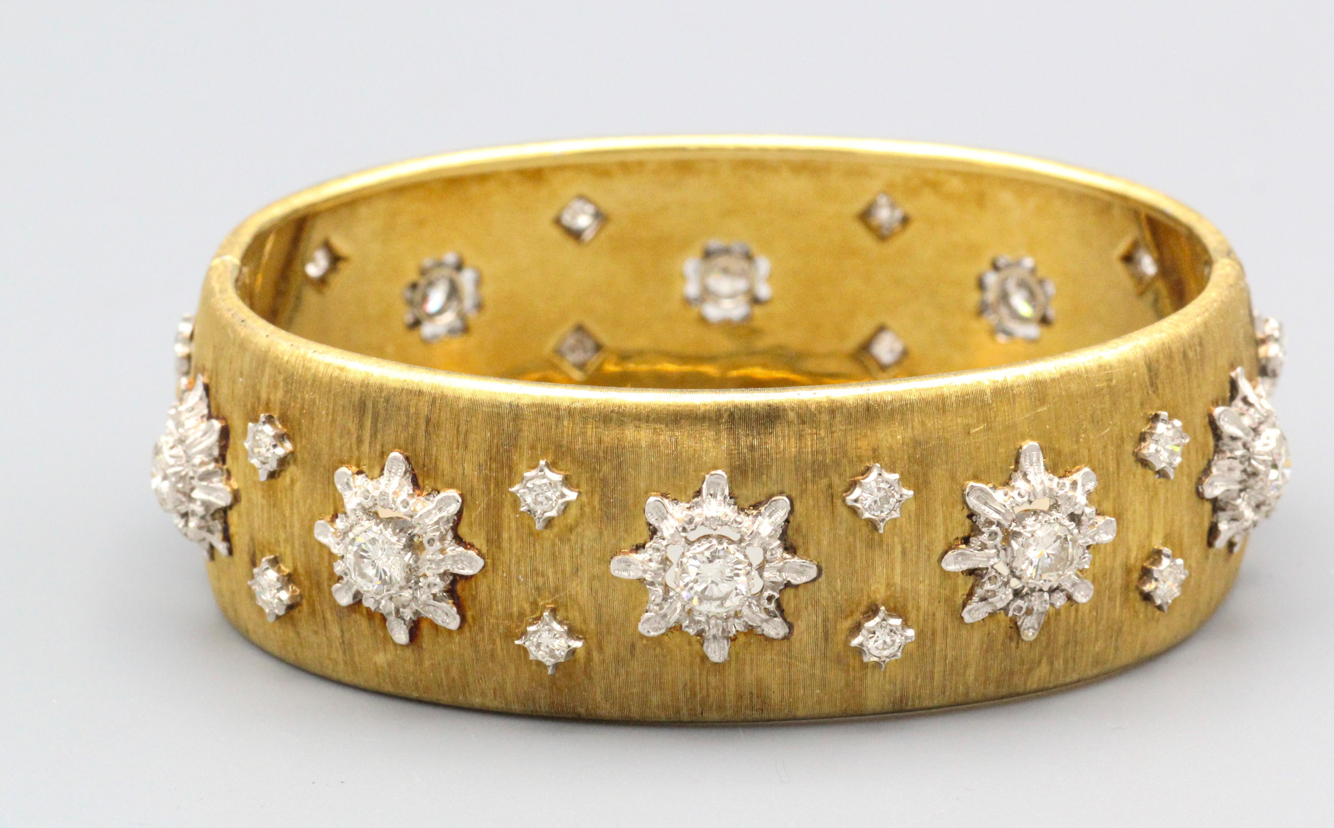 Buccellati Vintage Diamond 18k Gold Bangle Bracelet In Good Condition For Sale In New York, NY