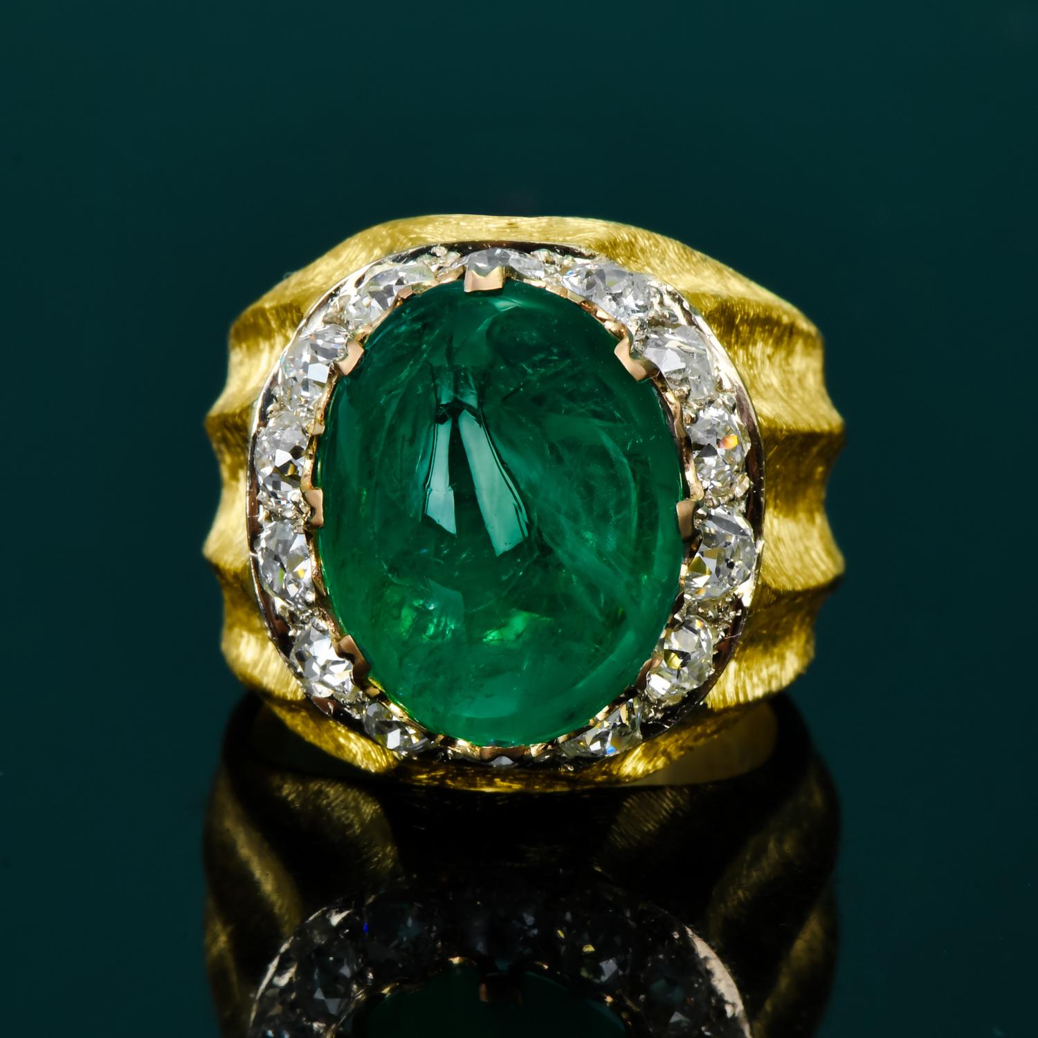 Women's or Men's Buccellati Vintage Emerald Diamond 18k Gold Cocktail Ring