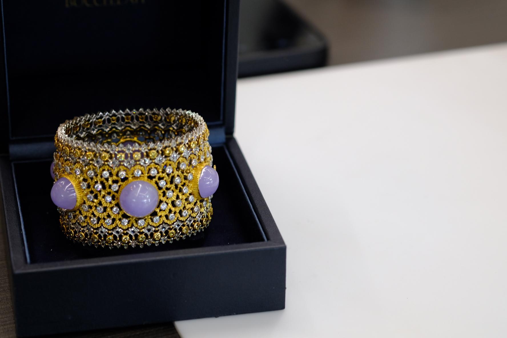 Bracciale con diamanti e calcedonio bicolore 18 carati di Buccellati Viscontessa In condizioni ottime in vendita a New York, NY