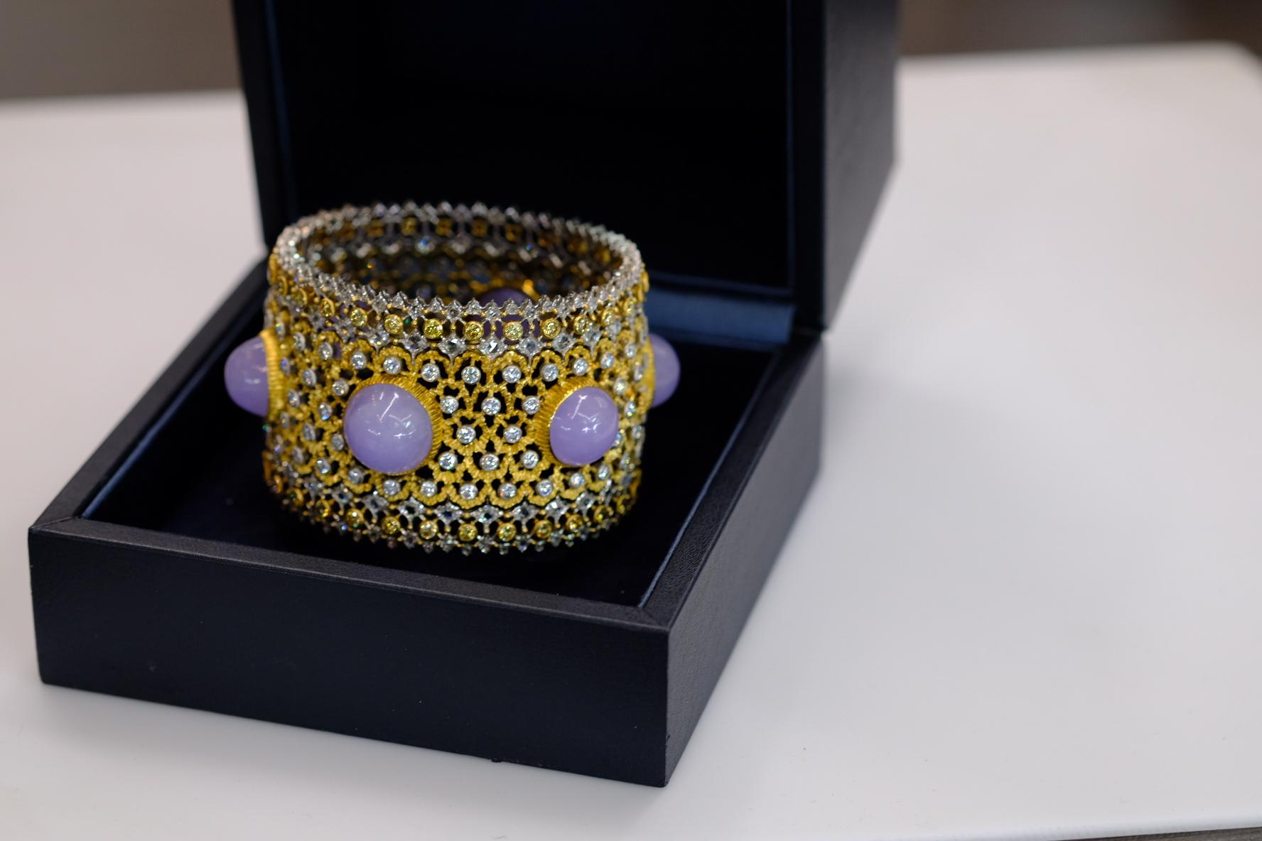 Bracciale con diamanti e calcedonio bicolore 18 carati di Buccellati Viscontessa in vendita 1