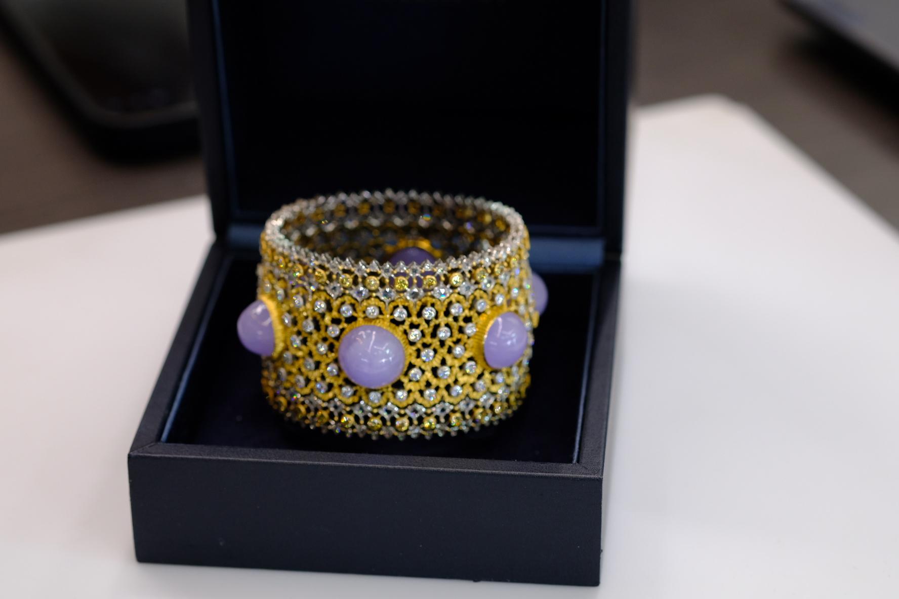 Bracciale con diamanti e calcedonio bicolore 18 carati di Buccellati Viscontessa in vendita 2