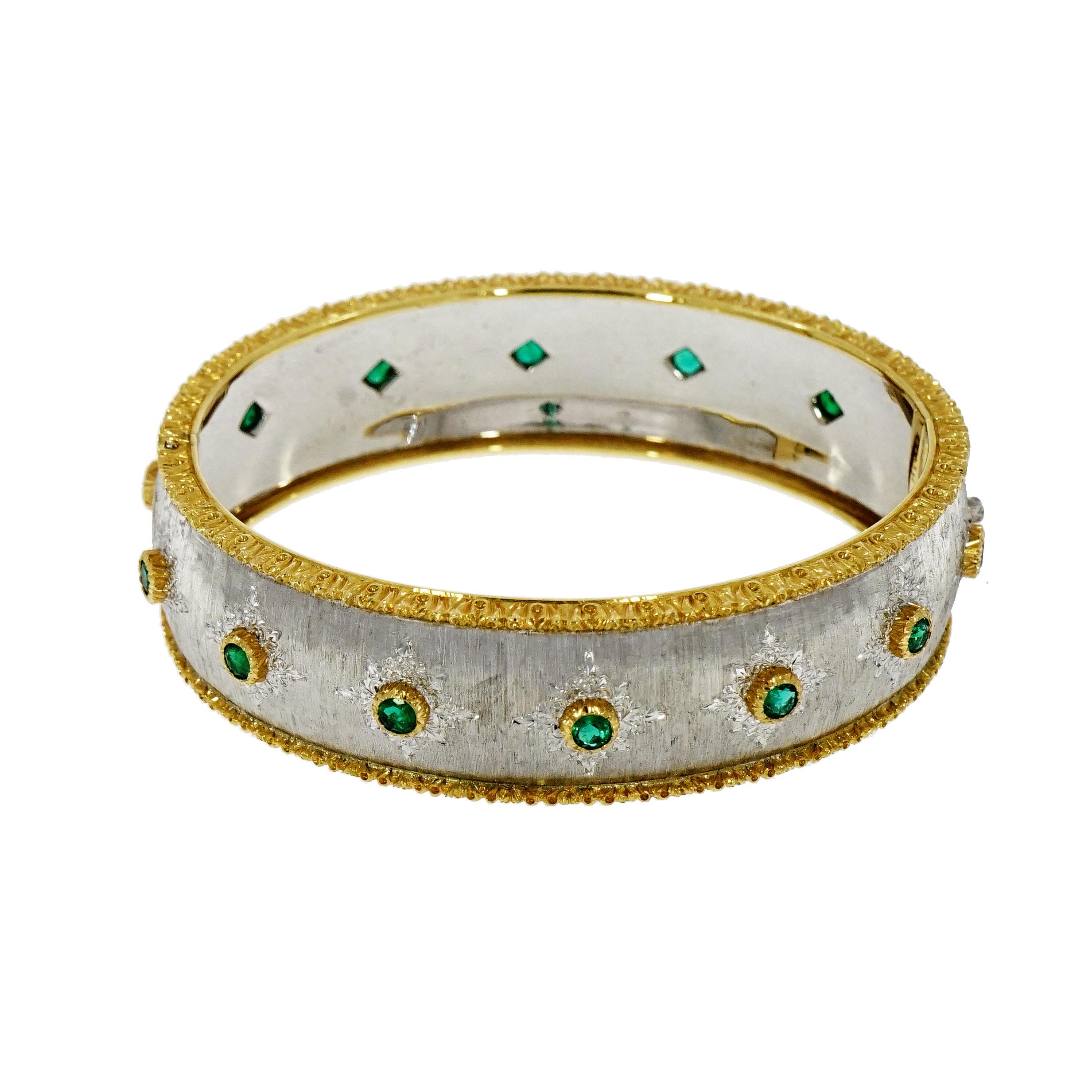 Buccellati White and Yellow Gold Bangle Bracelet with Emeralds In Good Condition In Greenwich, CT