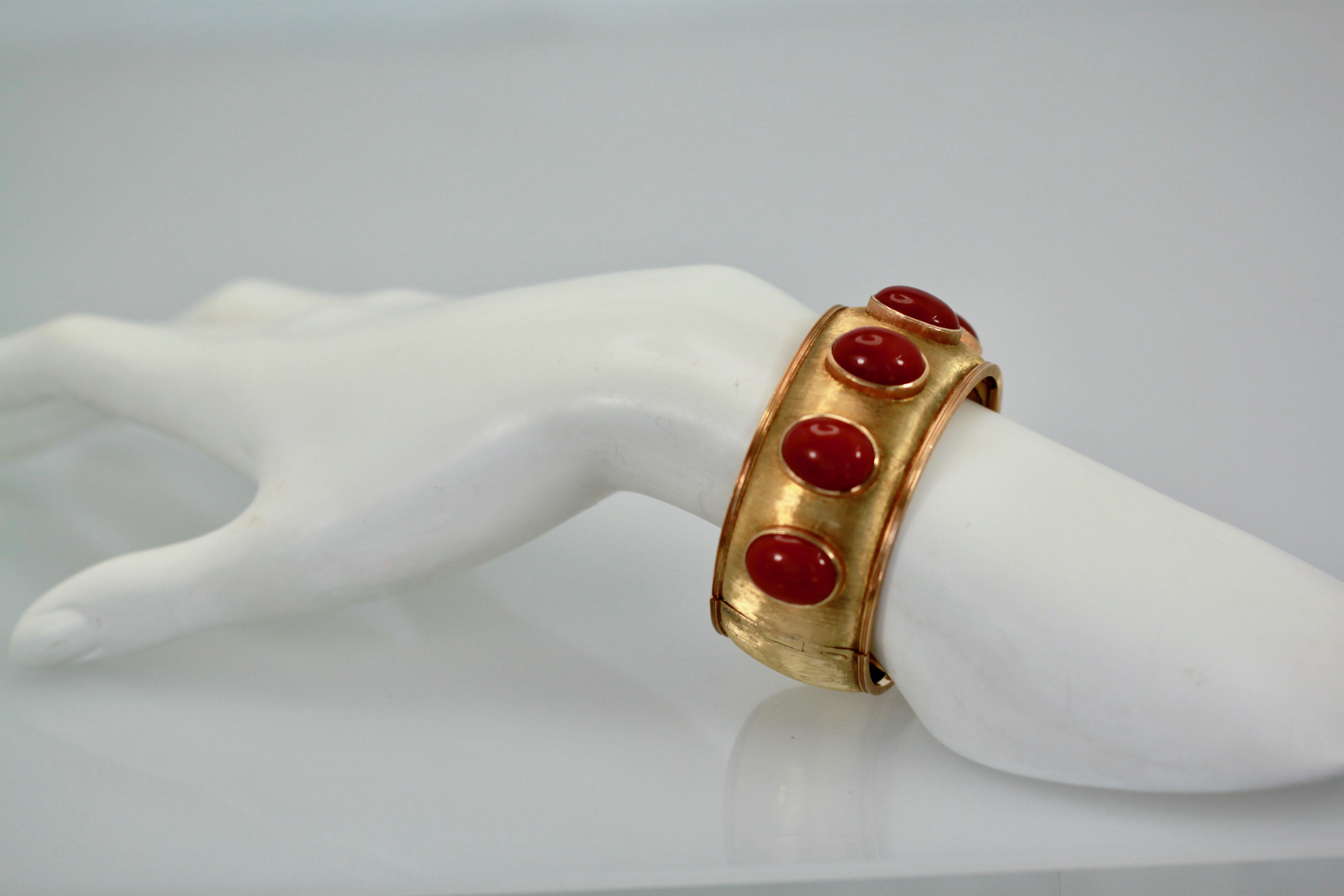 Buccellati Yellow Gold Wide Coral Bracelet 18K In Excellent Condition For Sale In North Hollywood, CA