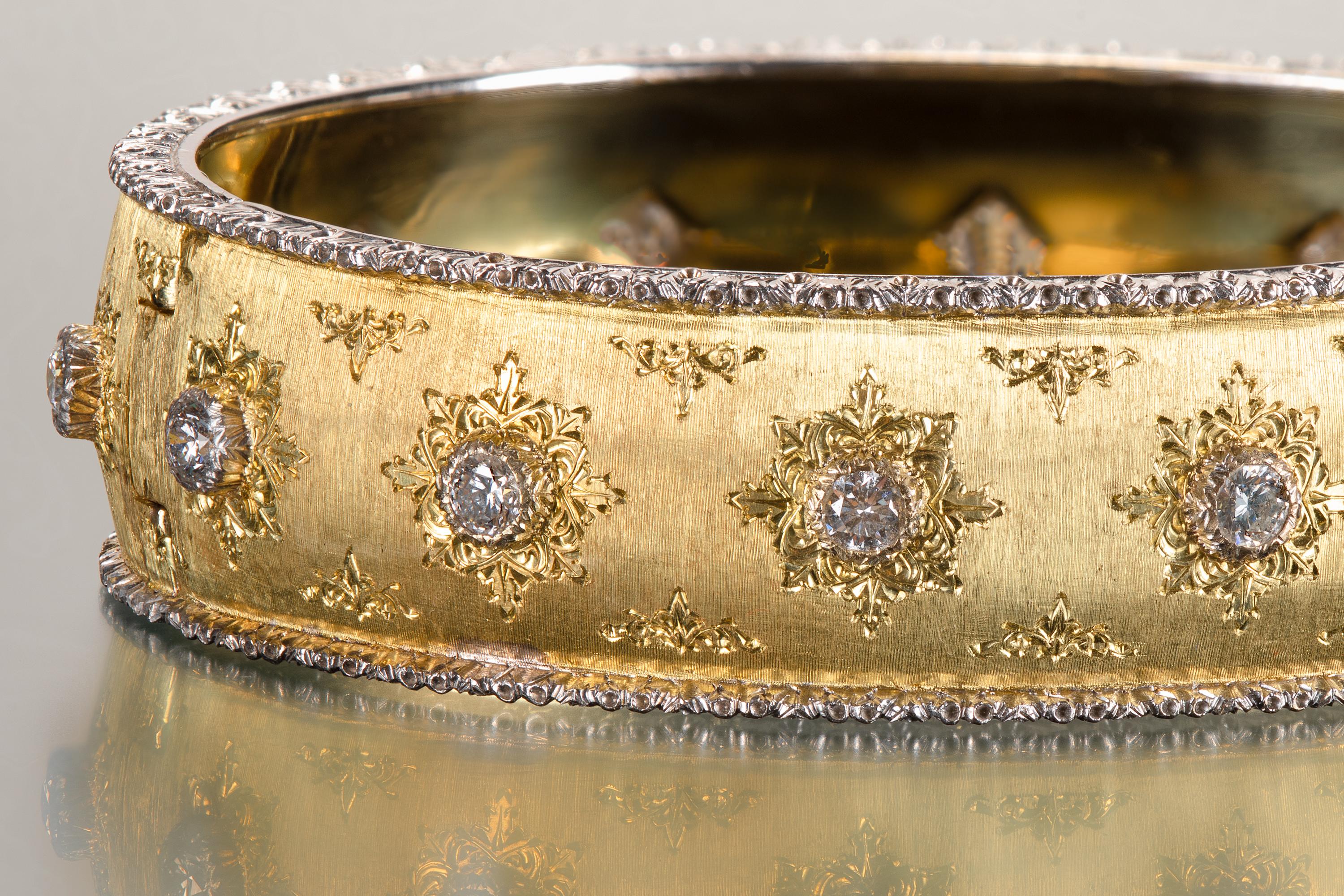 Women's or Men's Buccellati Yellow Hinged Gold Bracelet with Diamonds