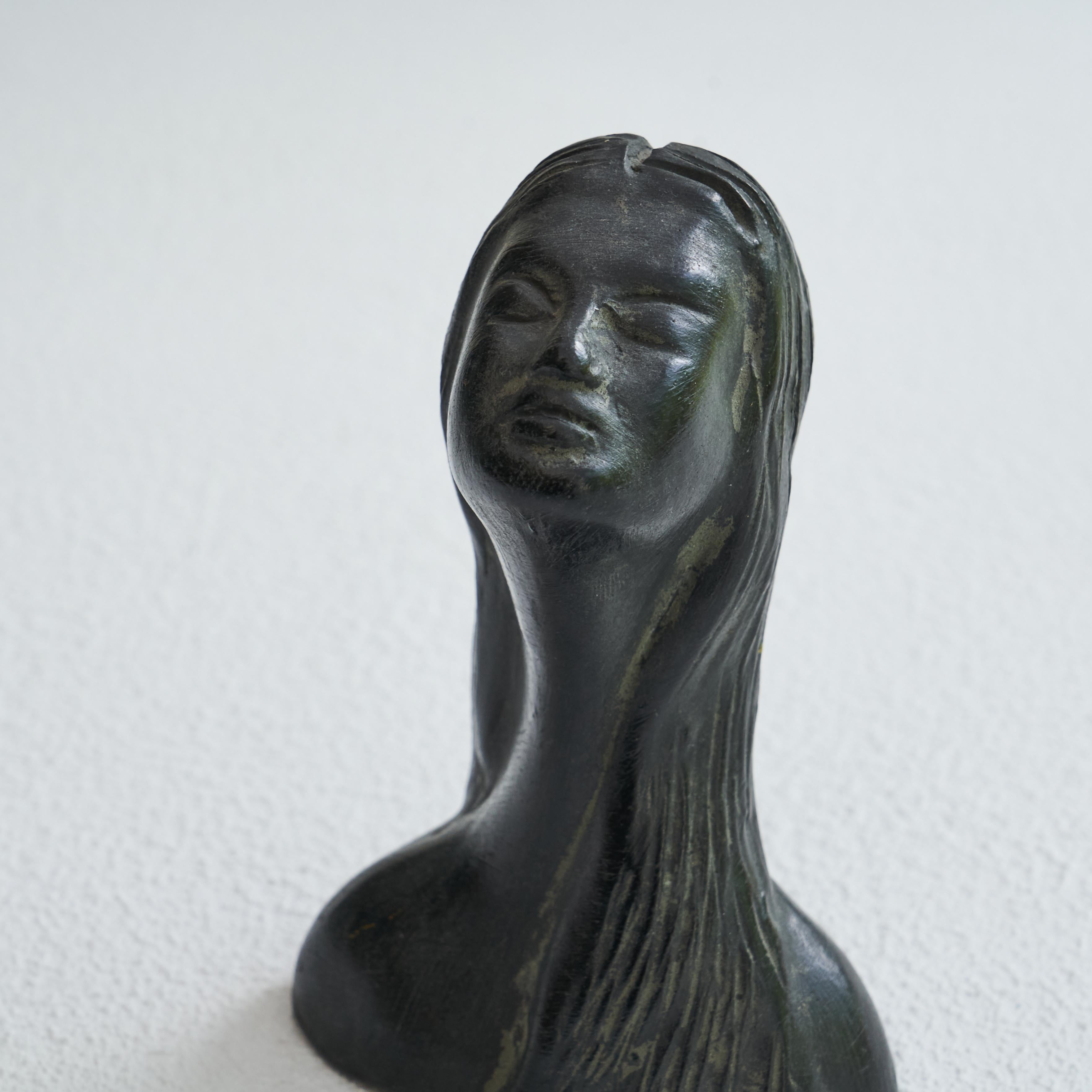 Le buste en céramique Bucchero italien des années 1950 en vente 1