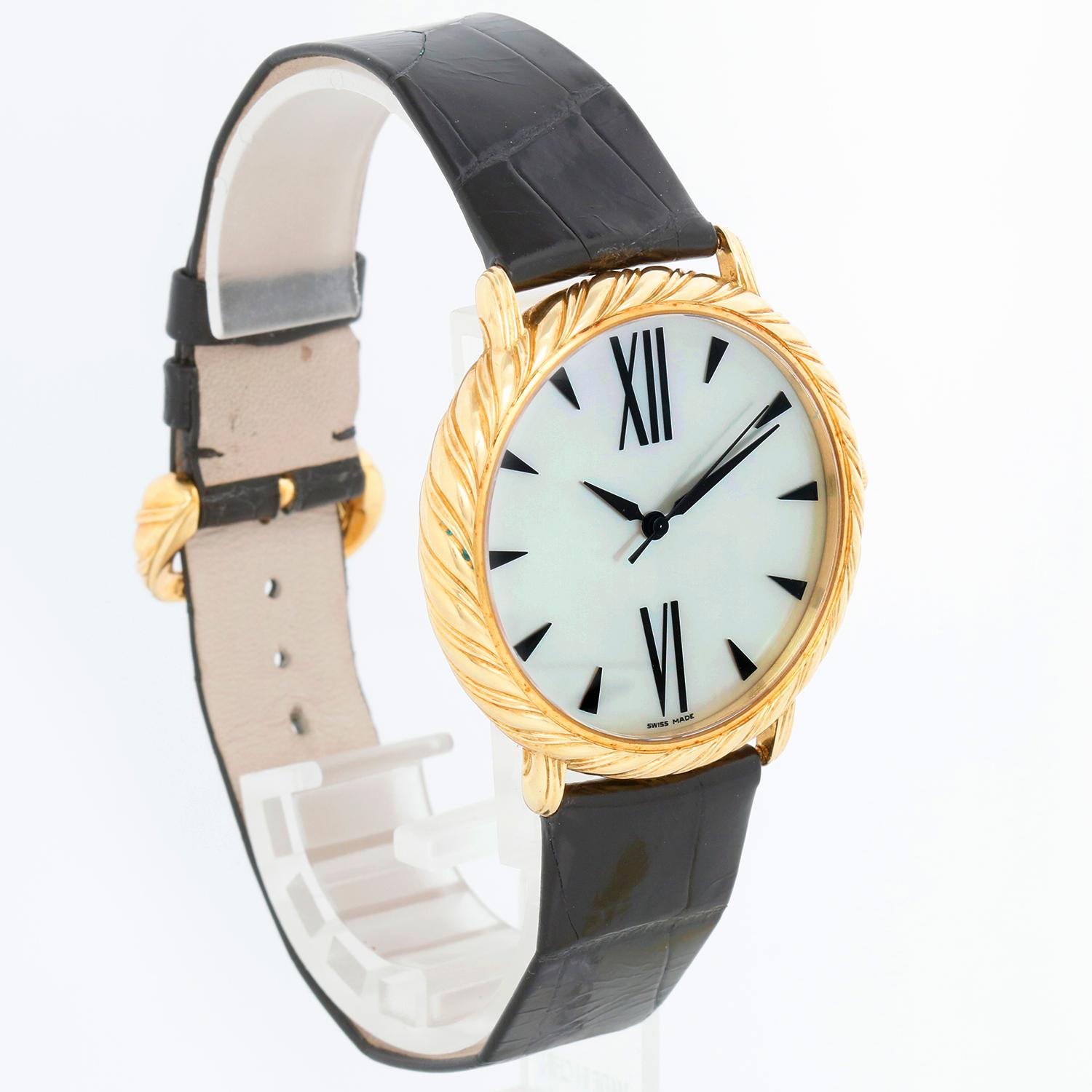 Bucelletti-Audachron  Perlmuttuhr aus 18K Gelbgold  Ref 5011 im Zustand „Hervorragend“ im Angebot in Dallas, TX