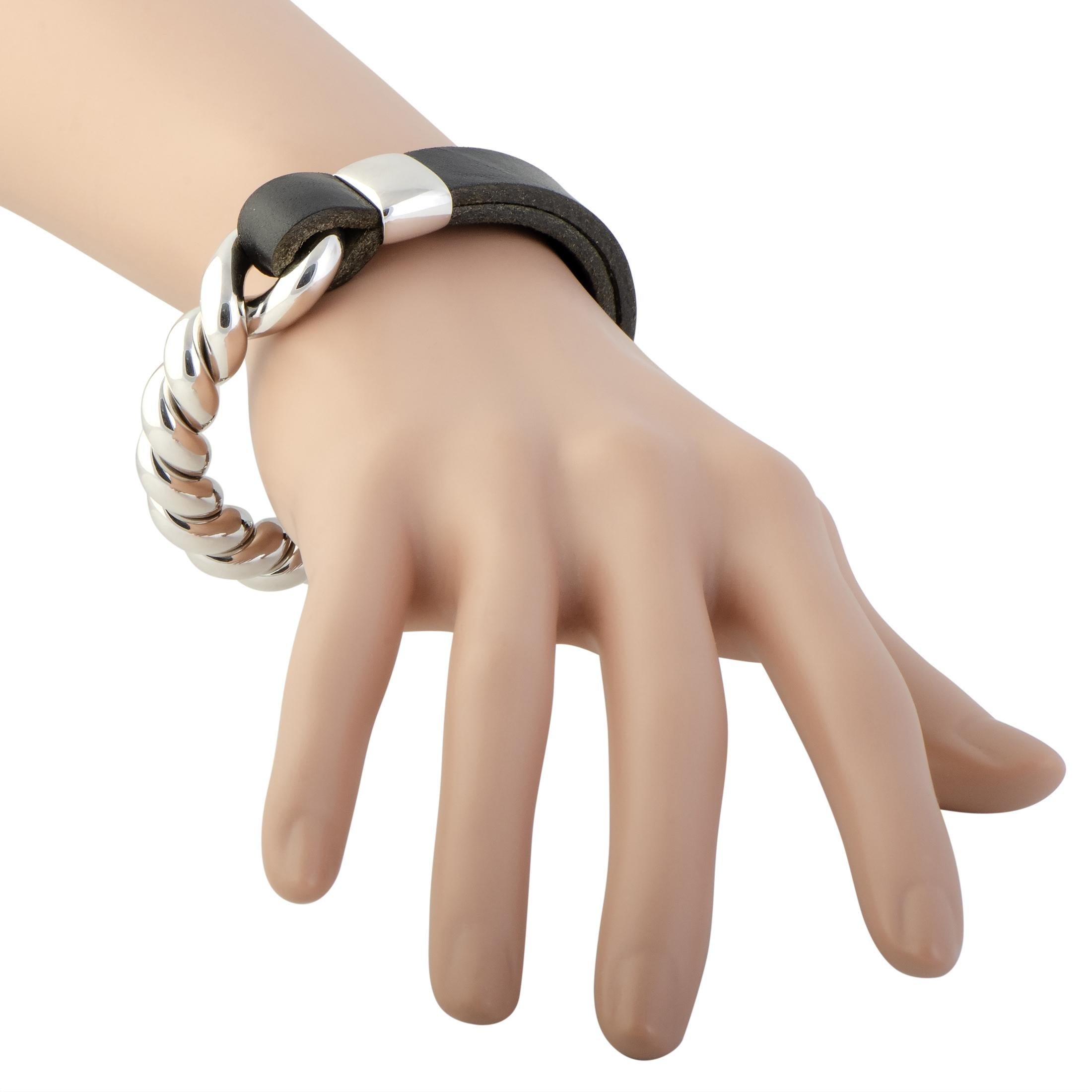 Boasting a stunningly fashionable appeal thanks to the incredibly offbeat design and the extraordinary combination of metal and leather, this fabulous jewelry piece will most certainly add an attractive twist to any ensemble of yours. The bracelet